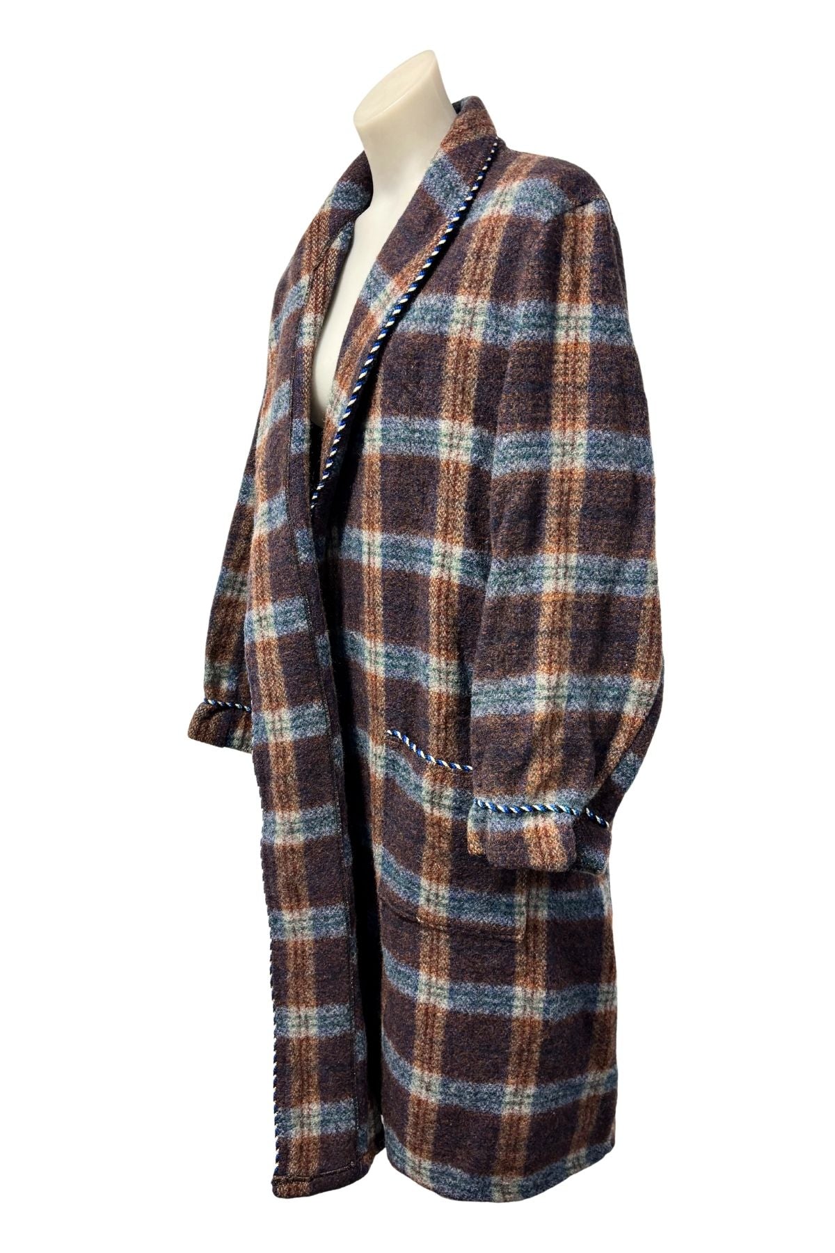 An Apex Garment NZ made vintage wool coat, 14