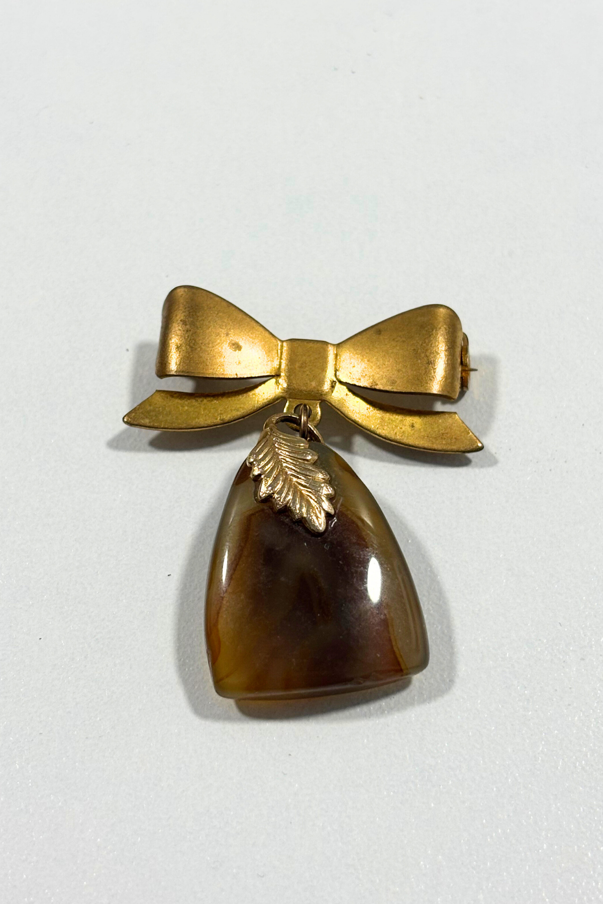 Vintage agate bow brooch