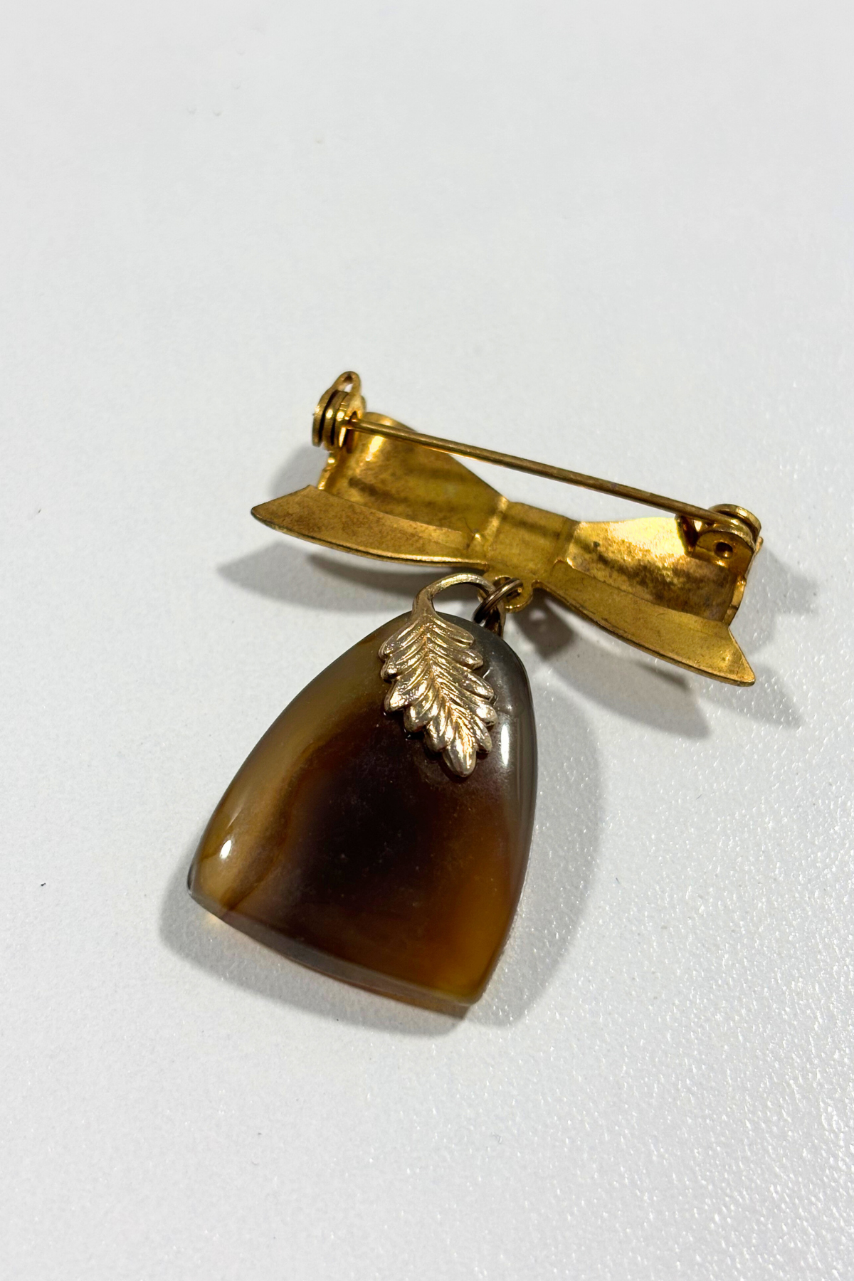 Vintage agate bow brooch