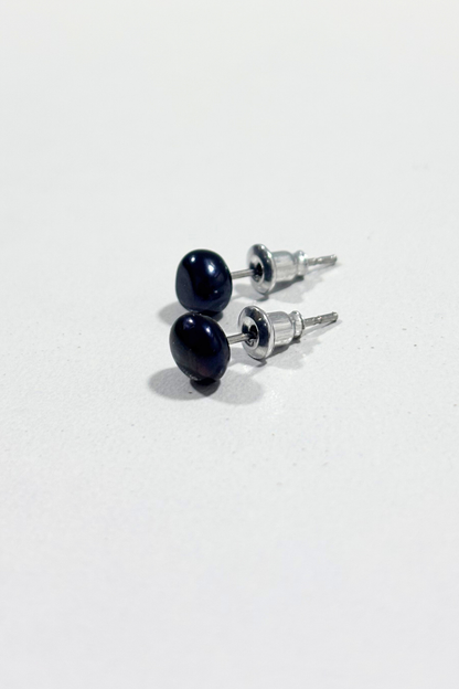 Pearl + 925 silver stud earrings