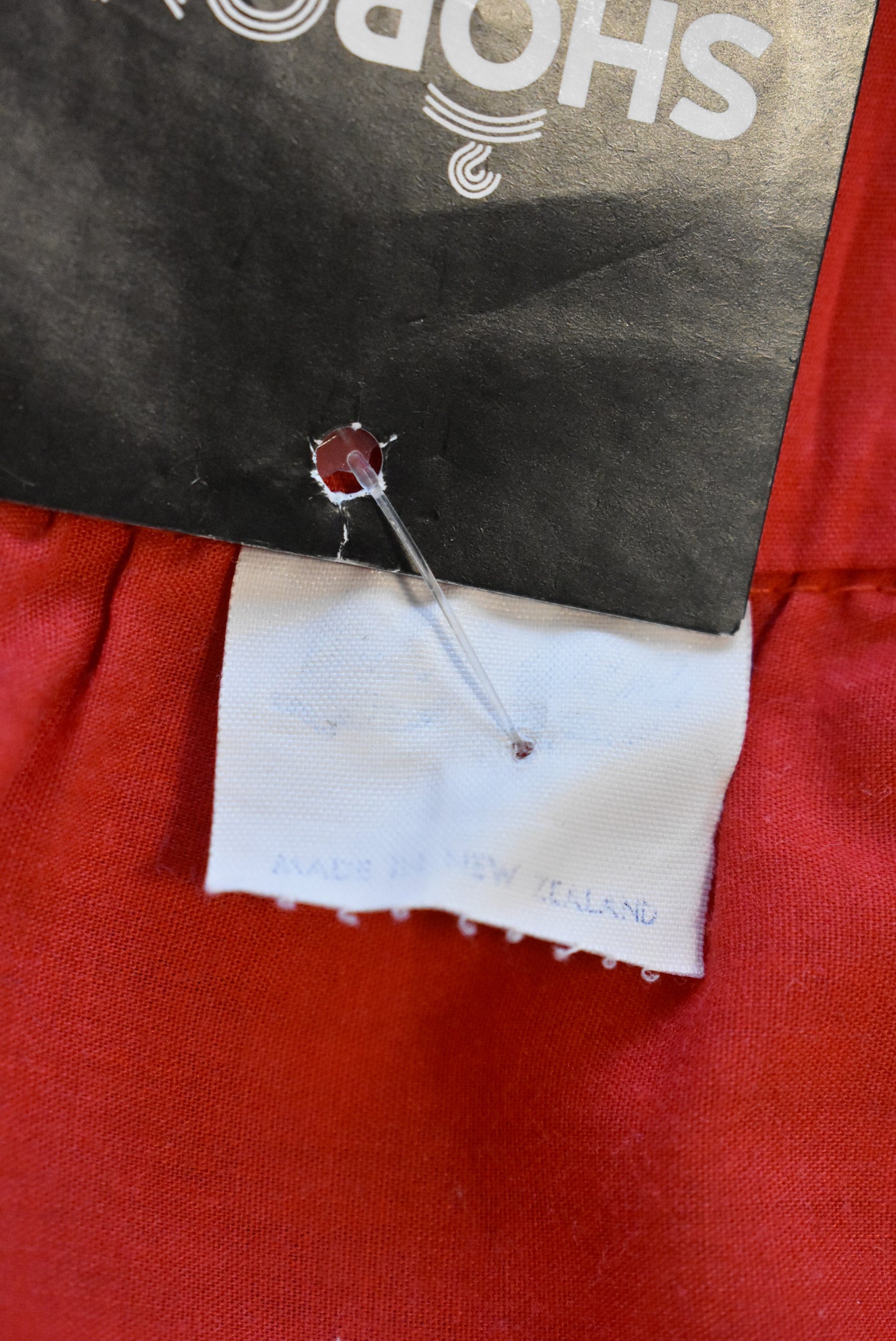 Red waist apron with floral pockets