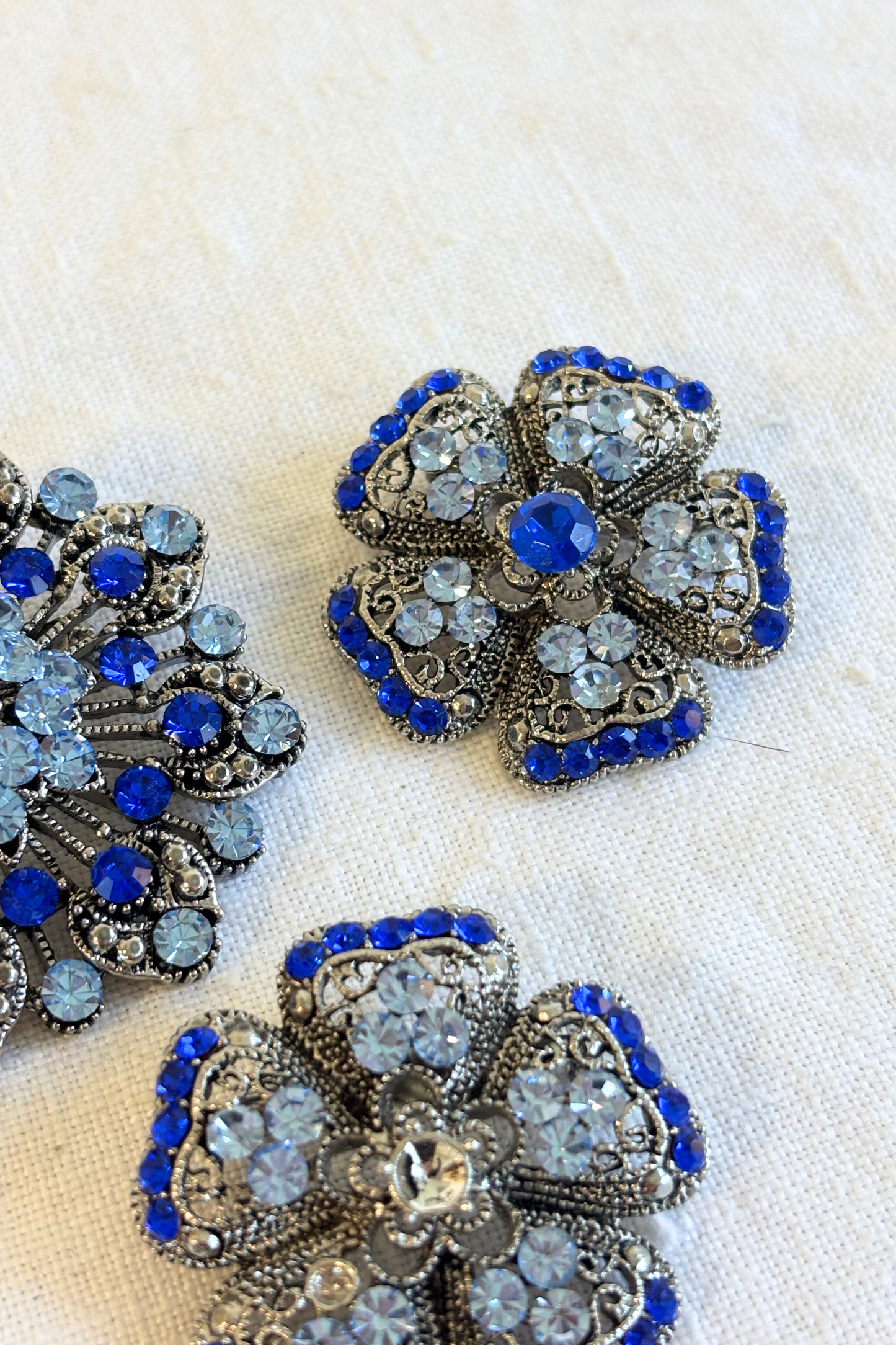 Glitzy blue brooch bundle