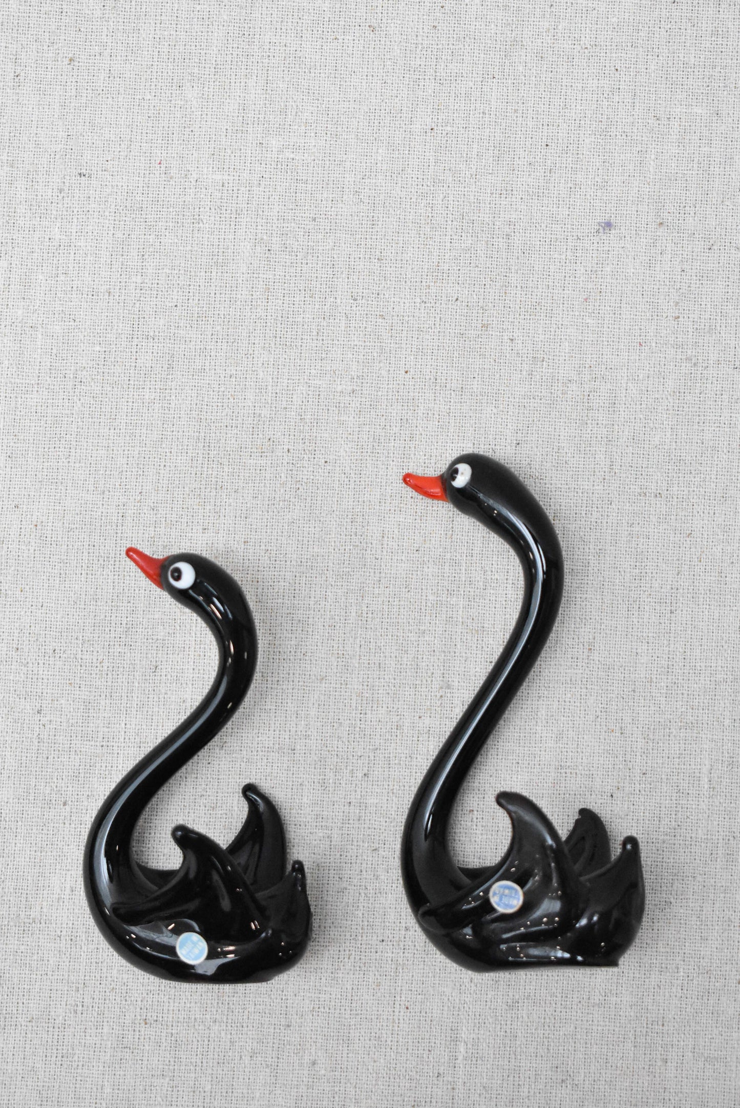 Set of 2 glass swans