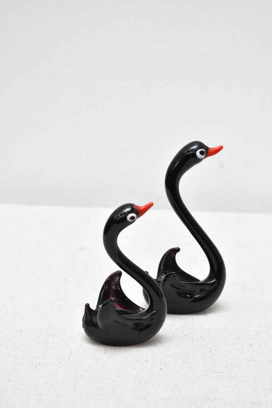 Set of 2 glass swans
