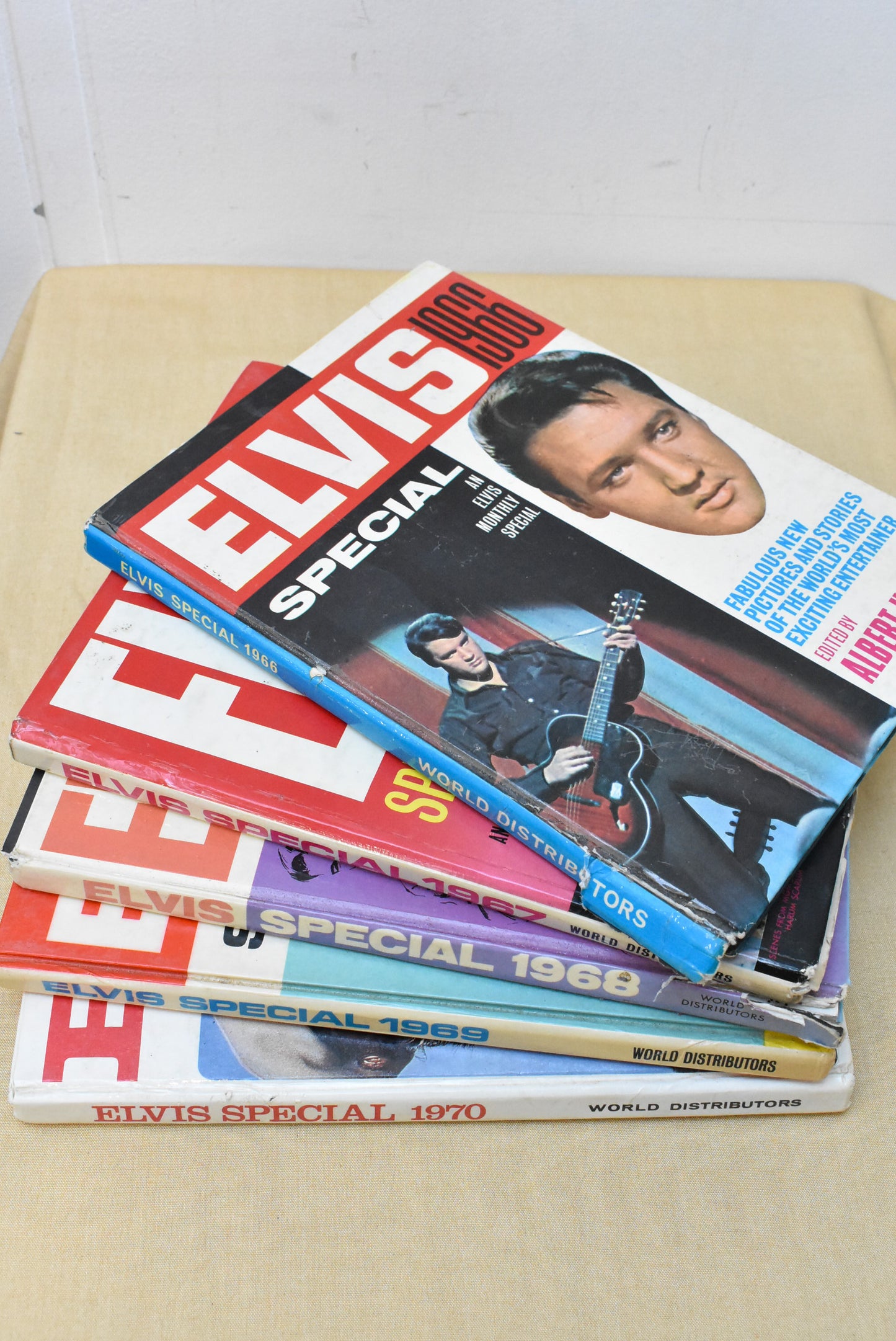 5x Vintage Elvis Special books