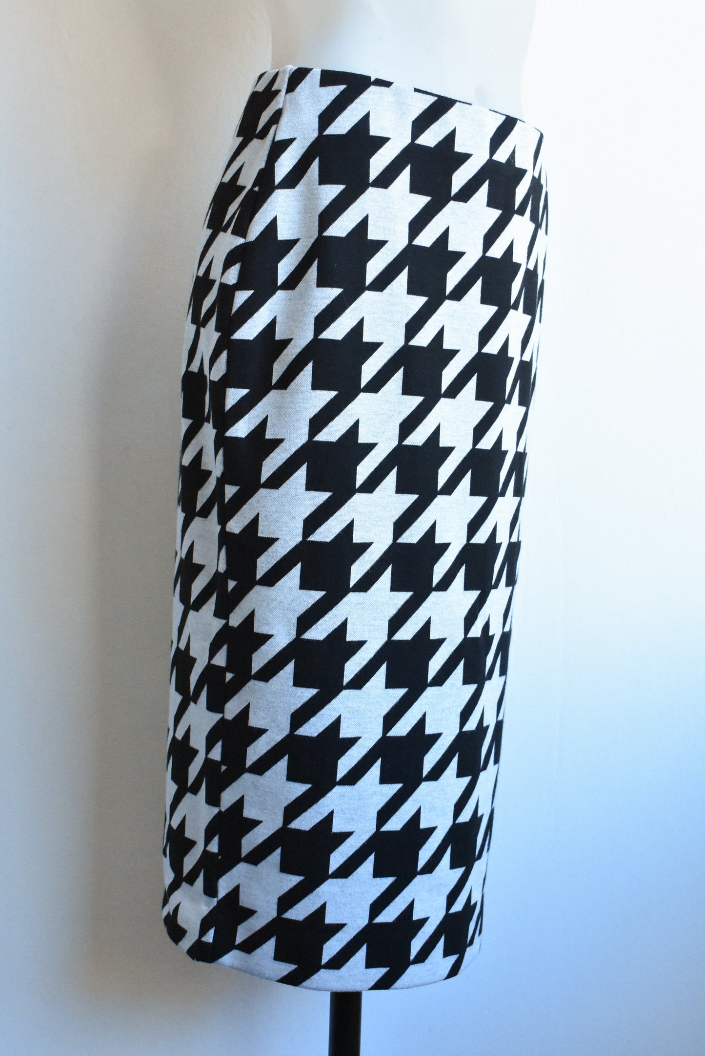 Jacqui E grey houndstooth skirt, size 8
