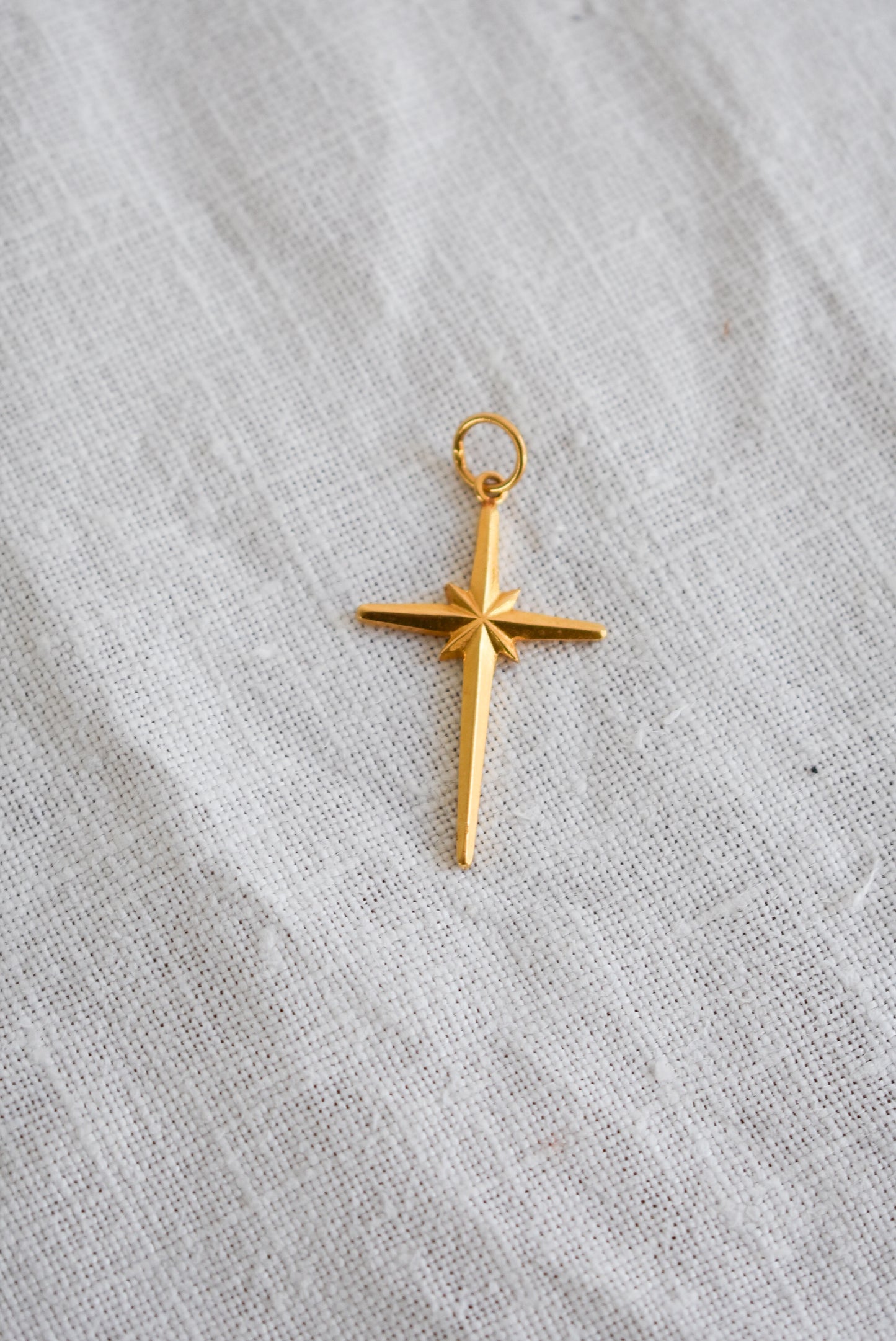 18ct gold cross pendant