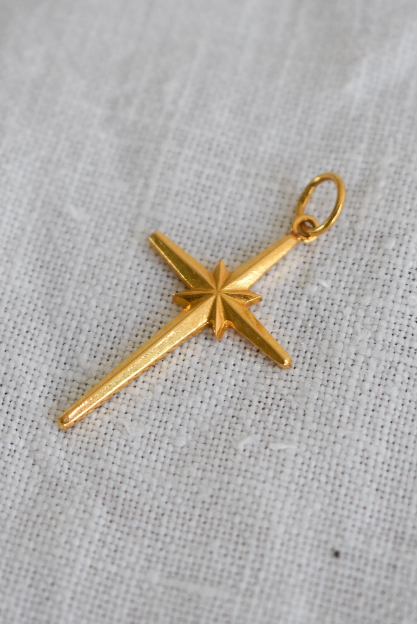 18ct gold cross pendant