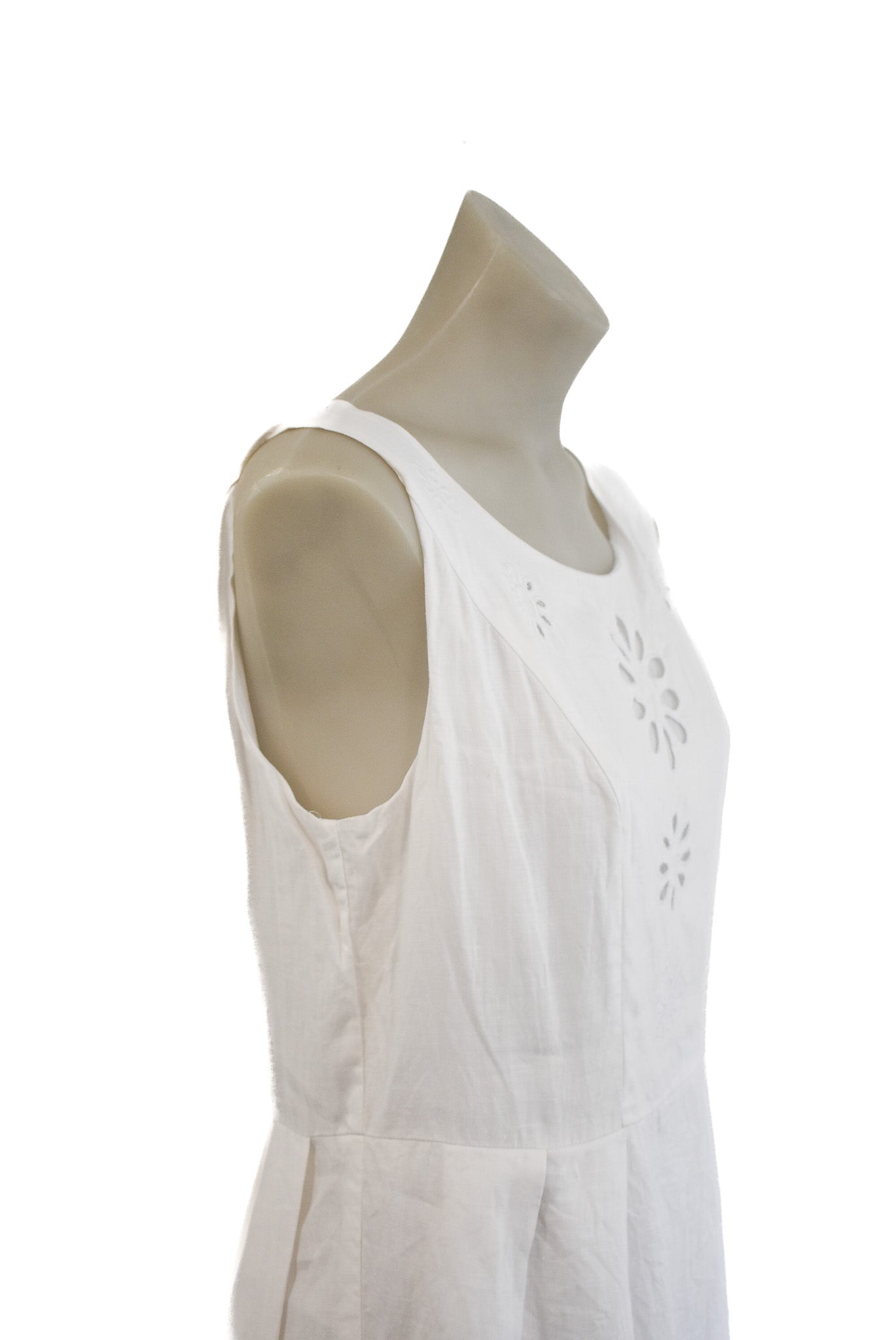 Max white linen dress, 12