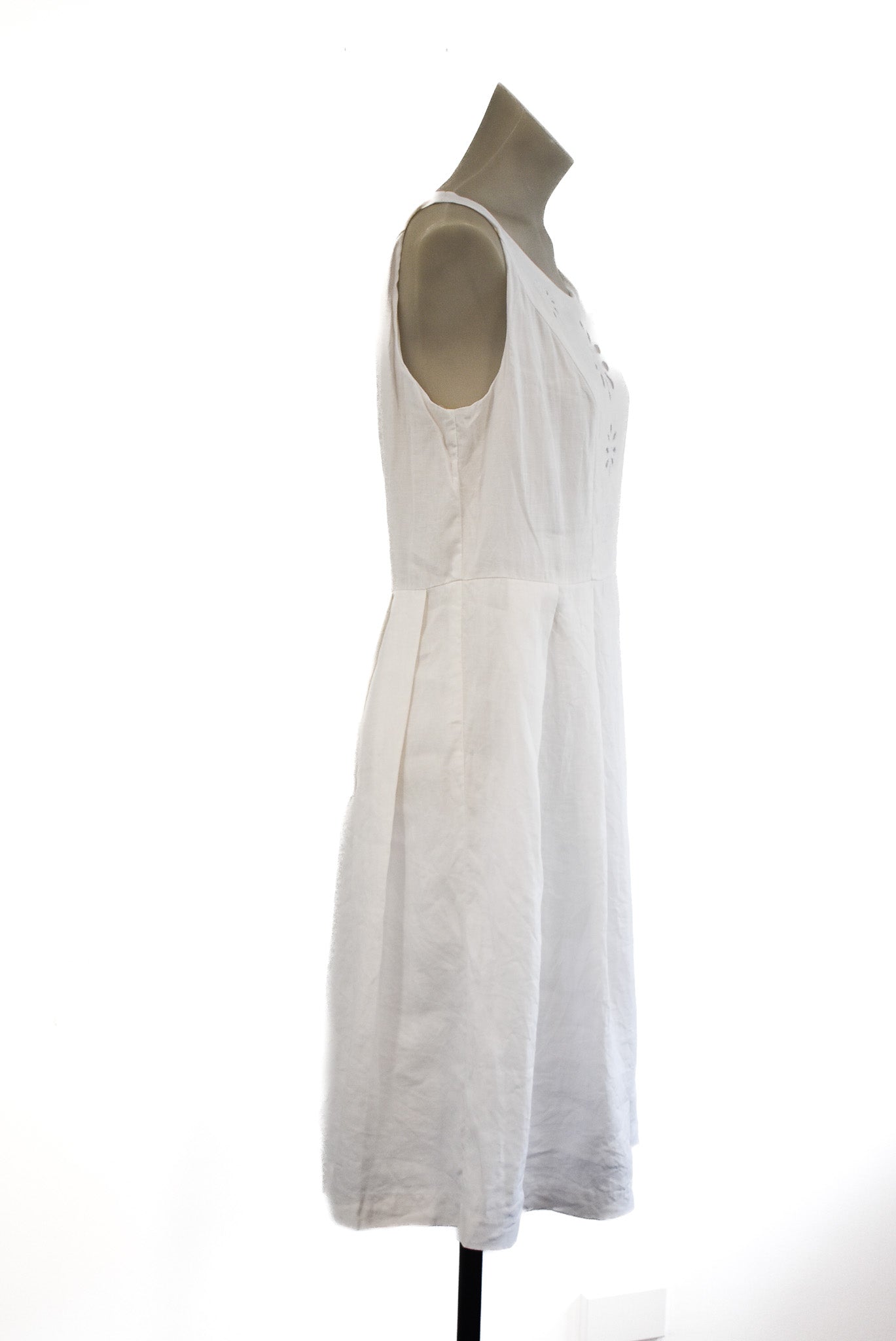 Max white linen dress, 12