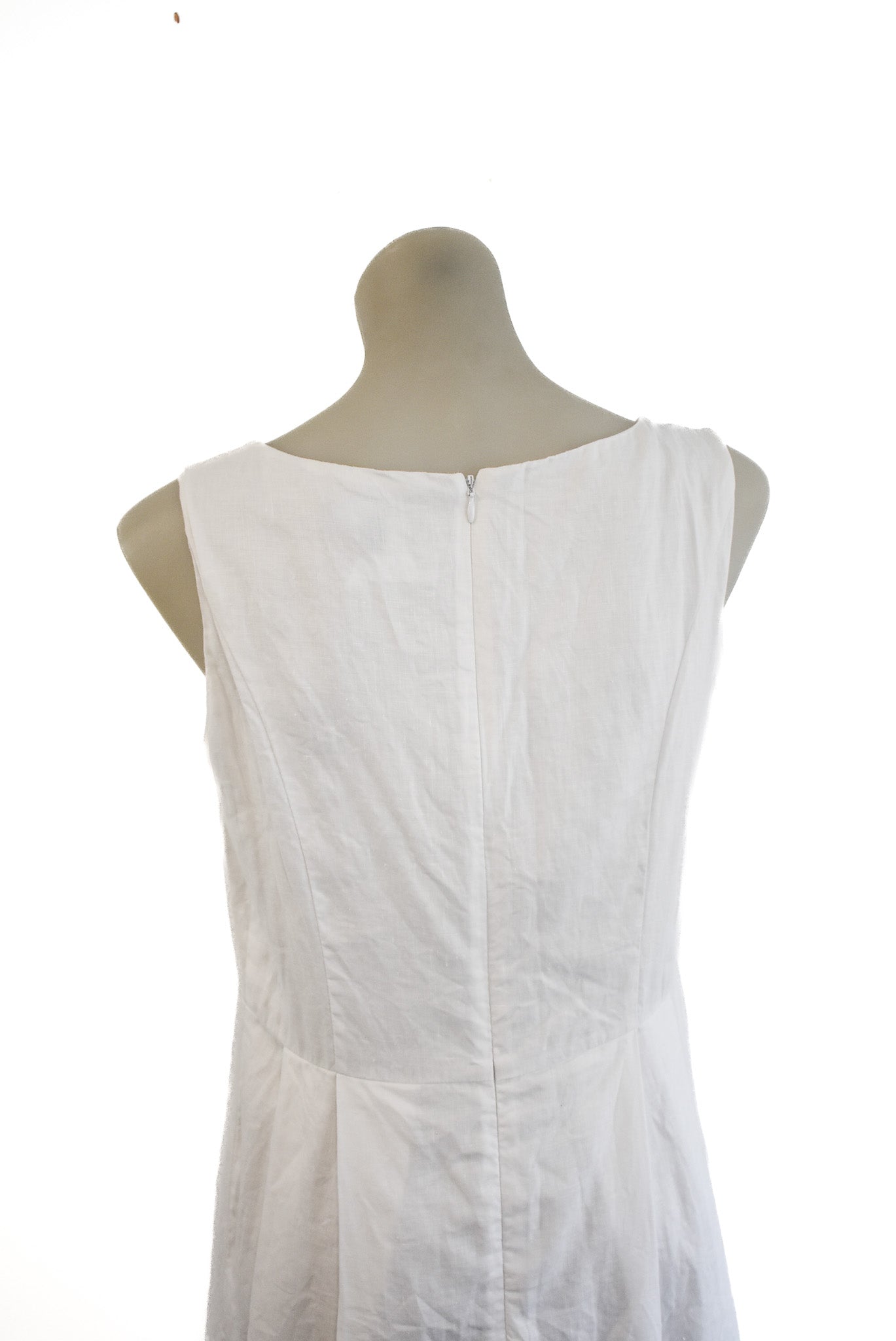 Max white linen dress, 12