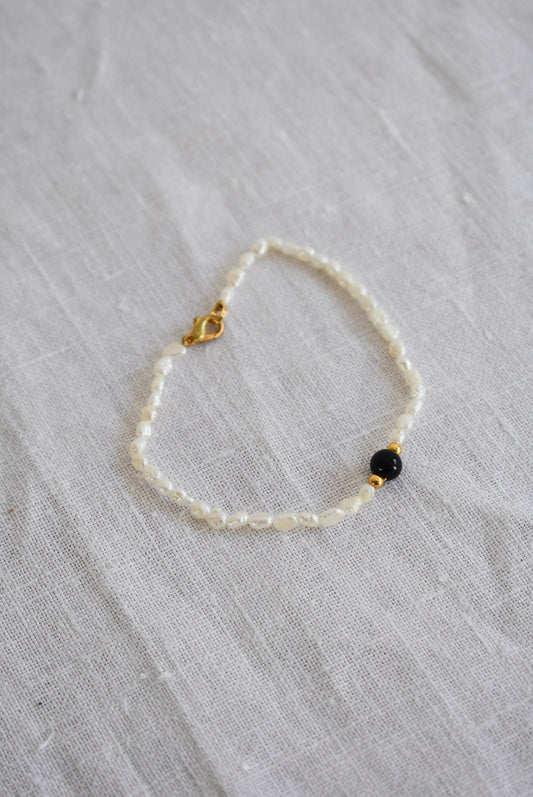 Pearl & Onyx bracelet