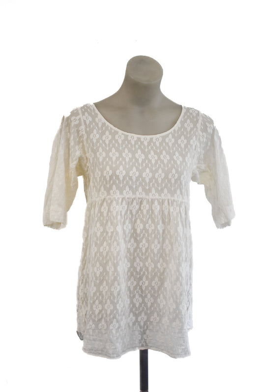 Adorable white cotton embroidered top, s/m