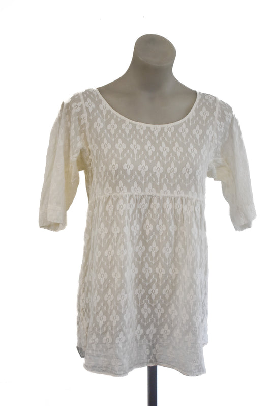 Adorable white cotton embroidered top, s/m