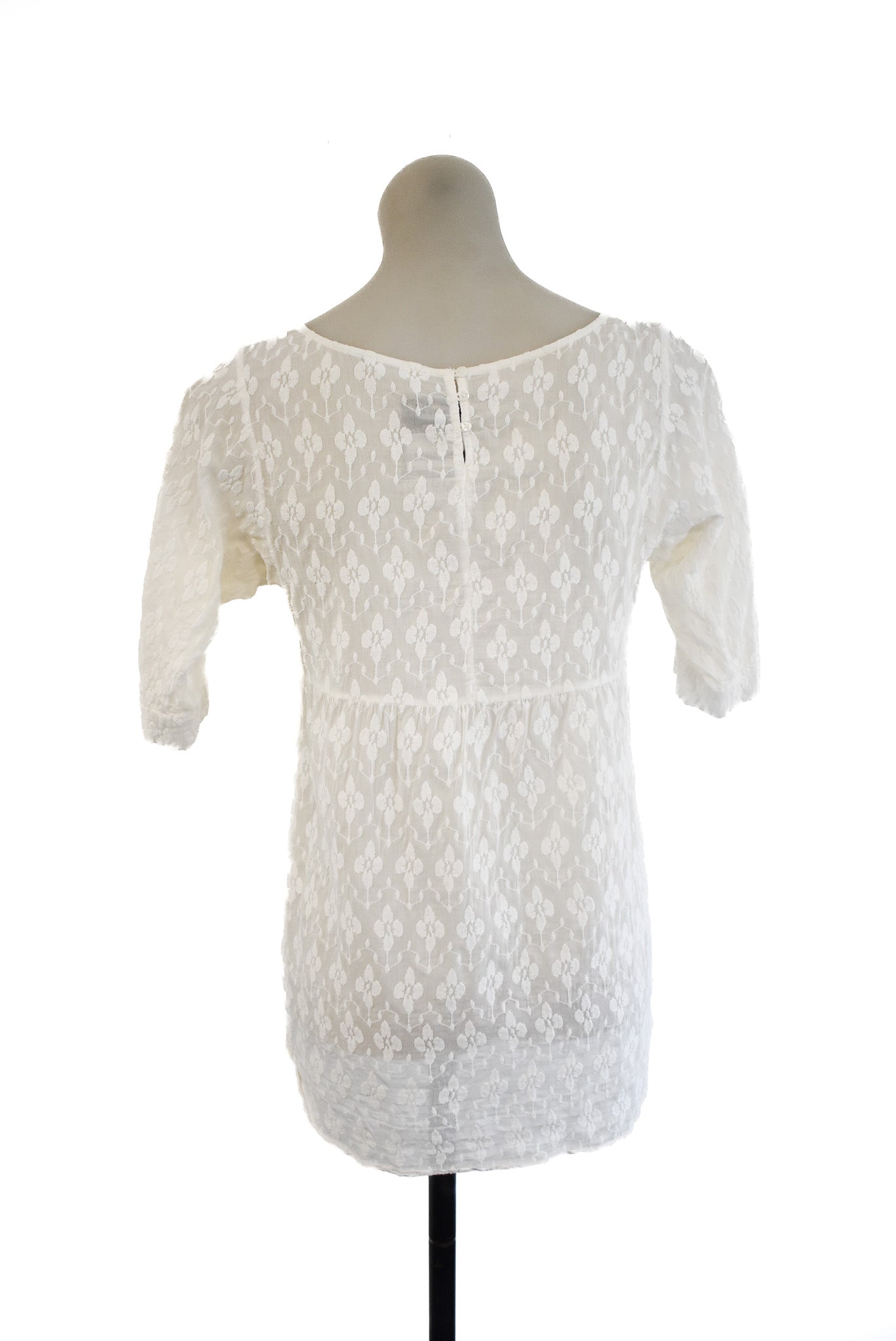 Adorable white cotton embroidered top, s/m