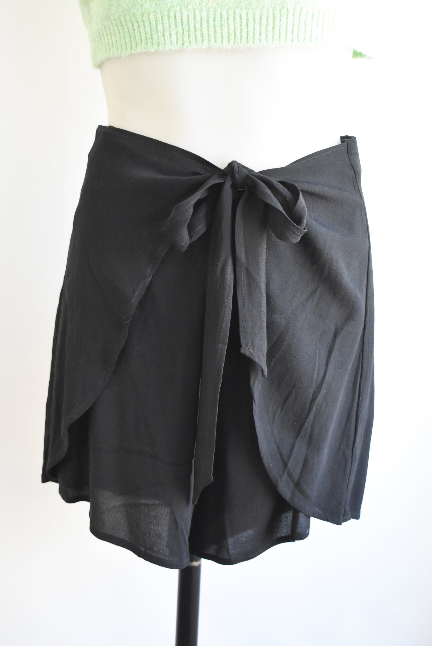 RUBY flowy black front tie shorts, 10