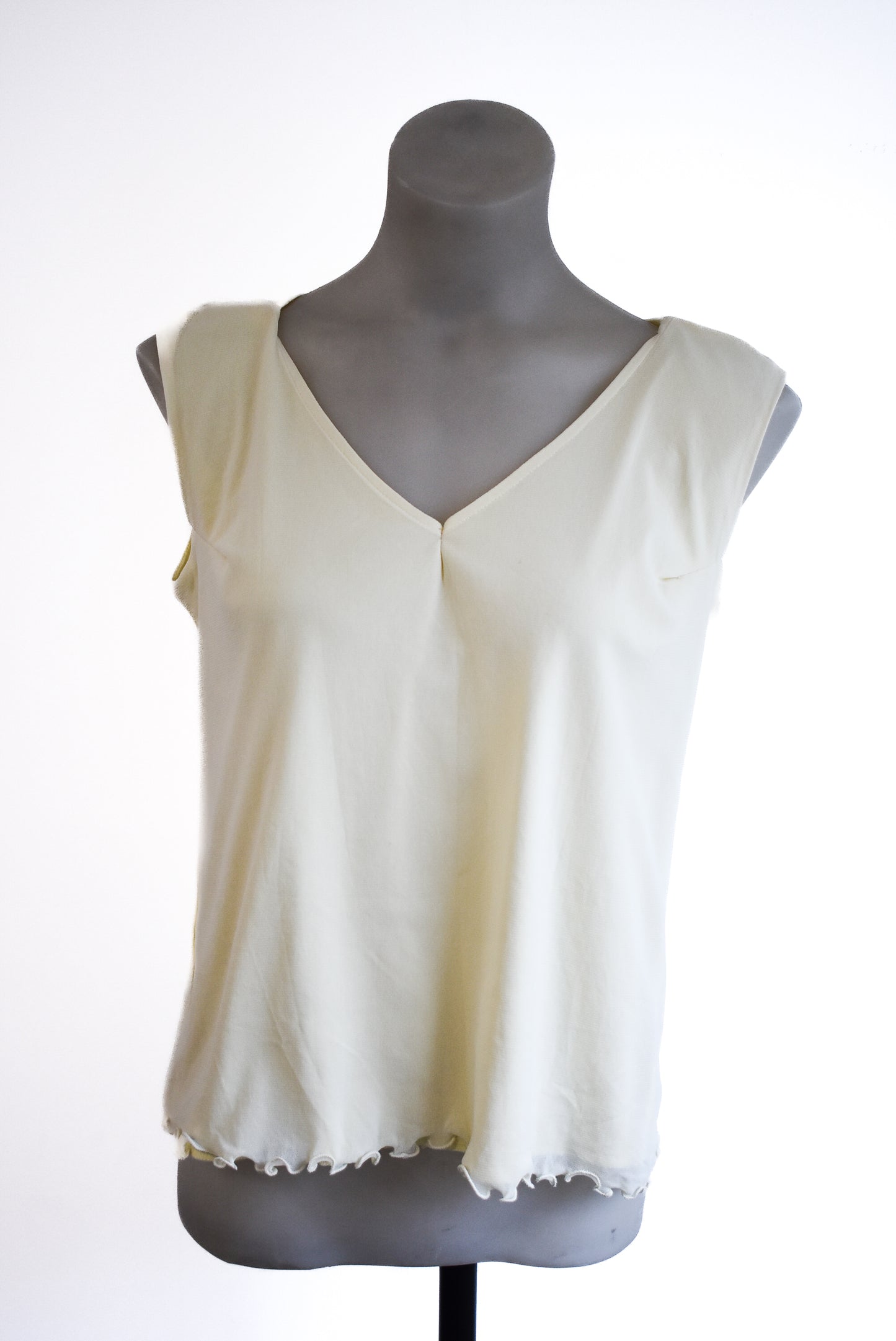 K sleeveless blouse, S