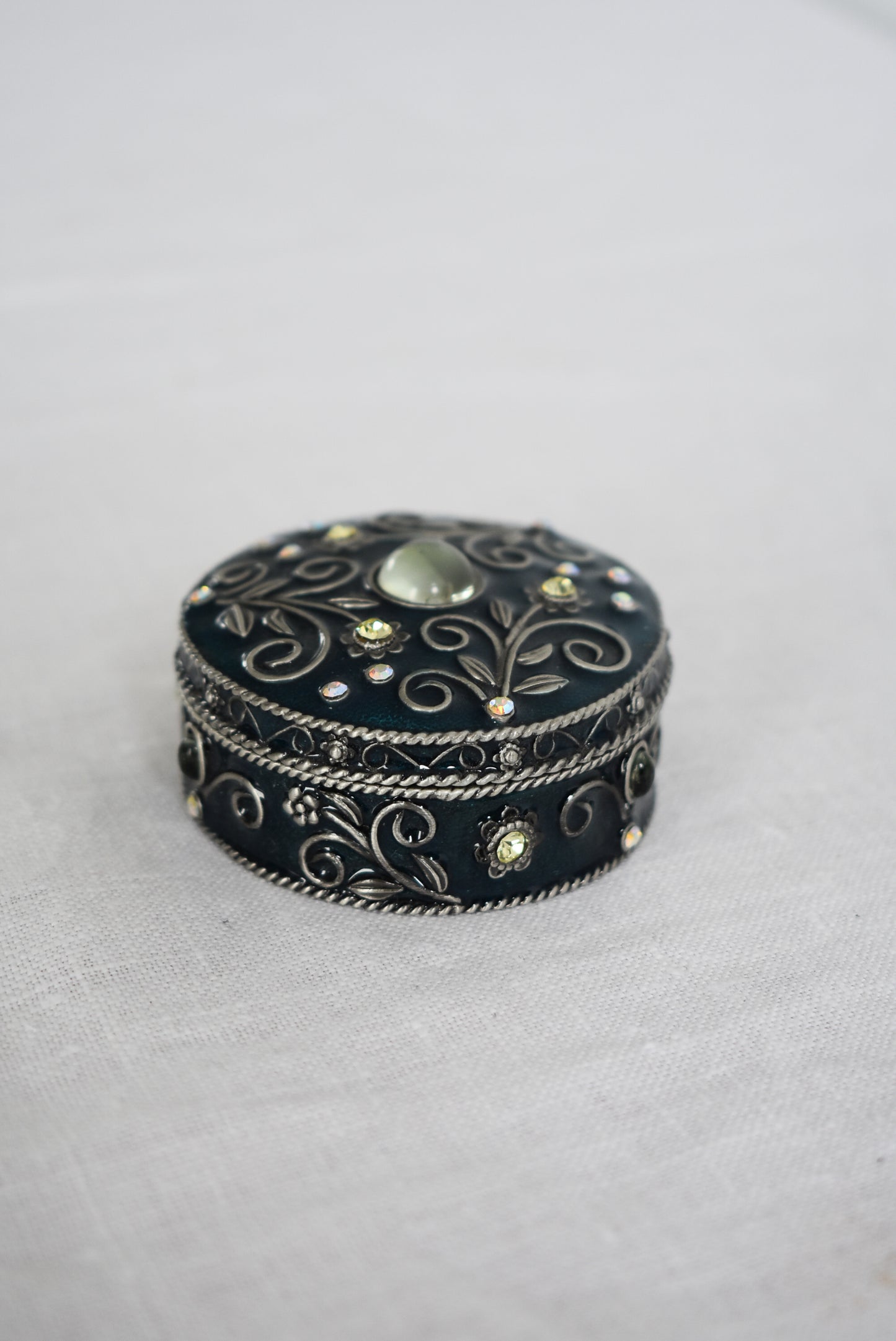 Gorgeous metal floral trinket box