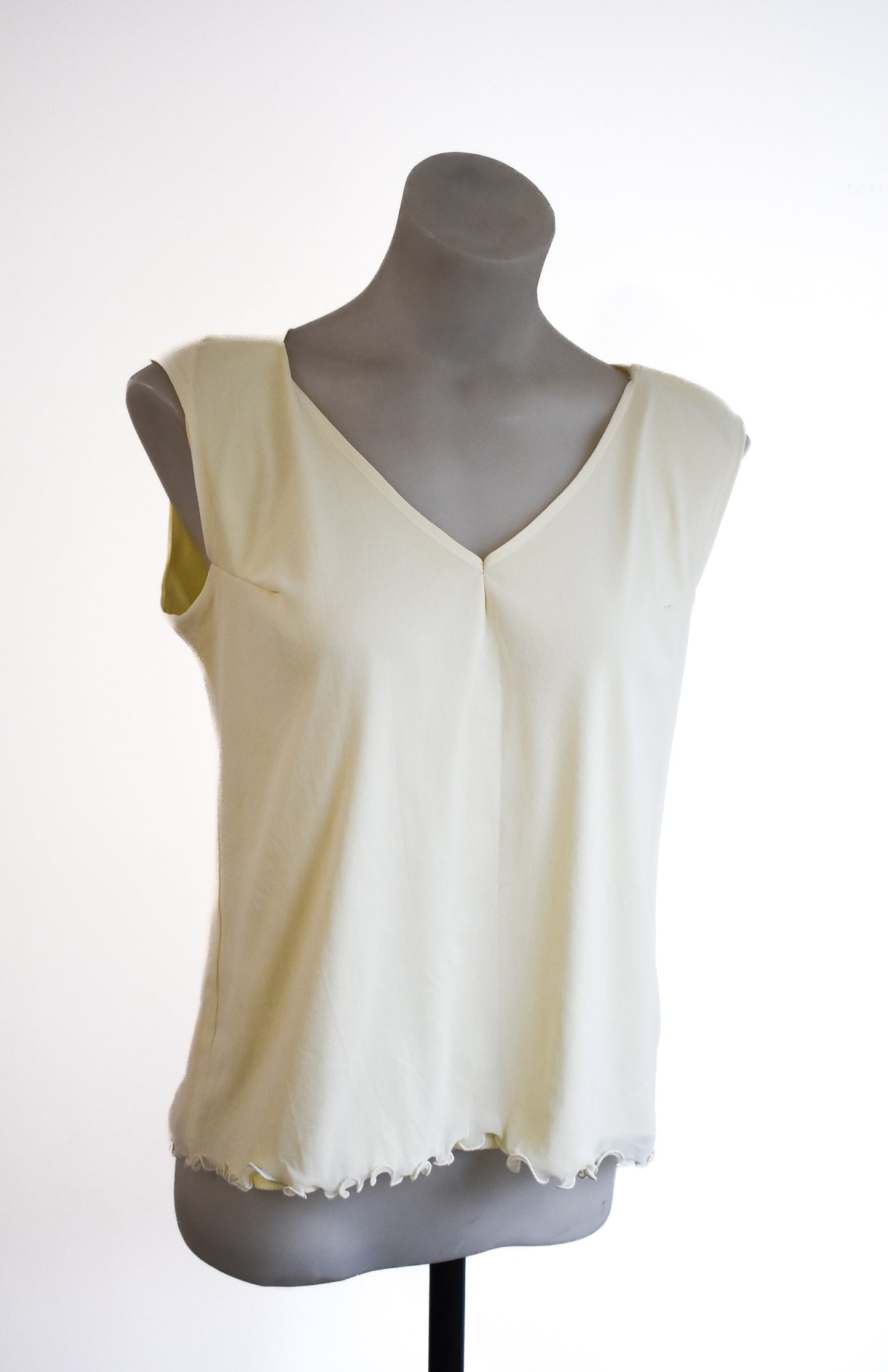 K sleeveless blouse, S