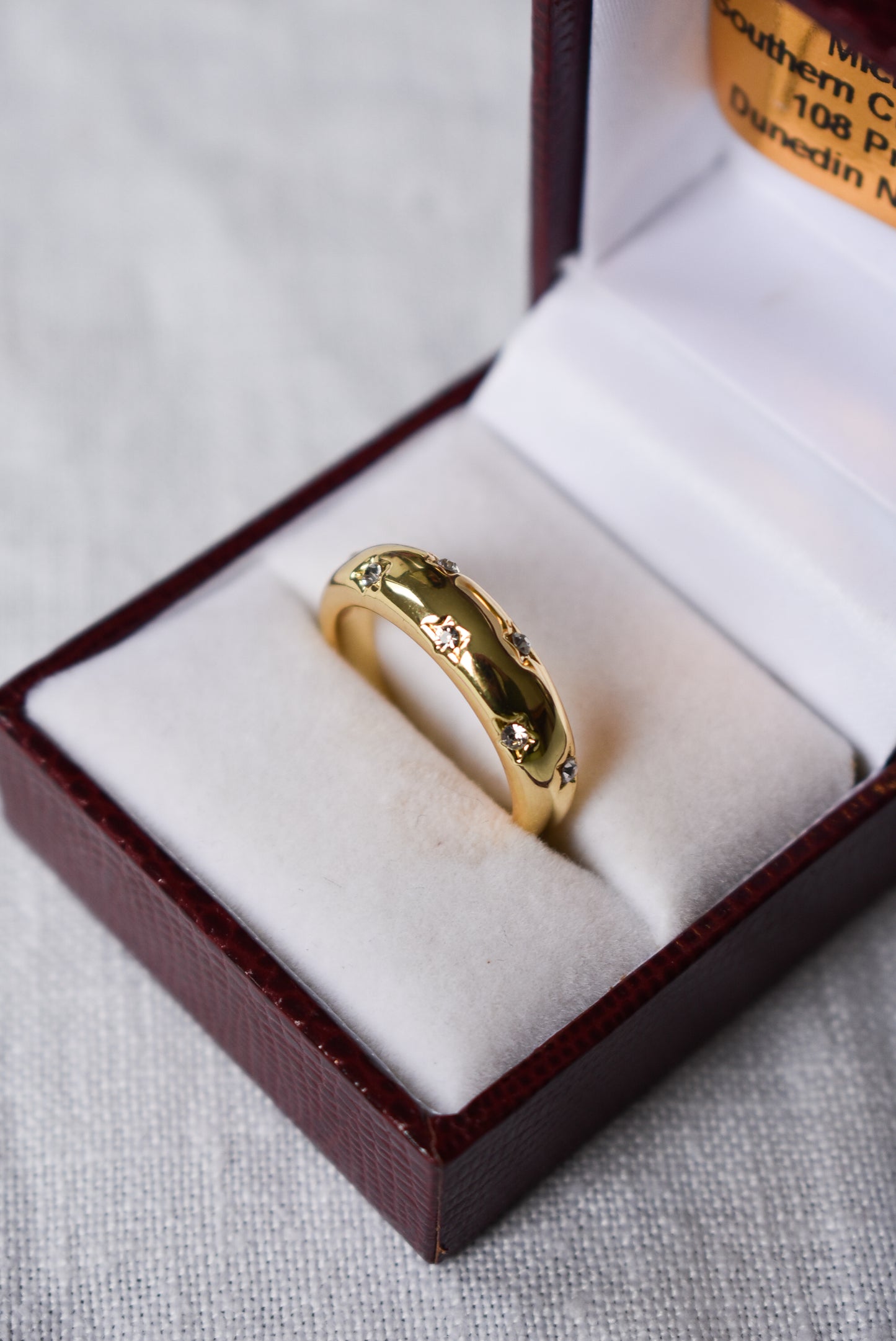 Glitzy golden chunky ring