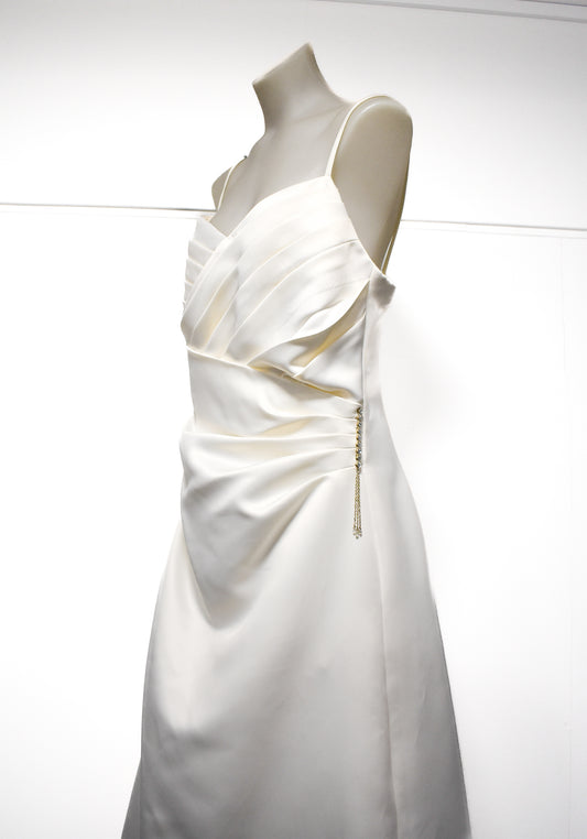 Gorgeous Mari Gourlay wedding dress, 14