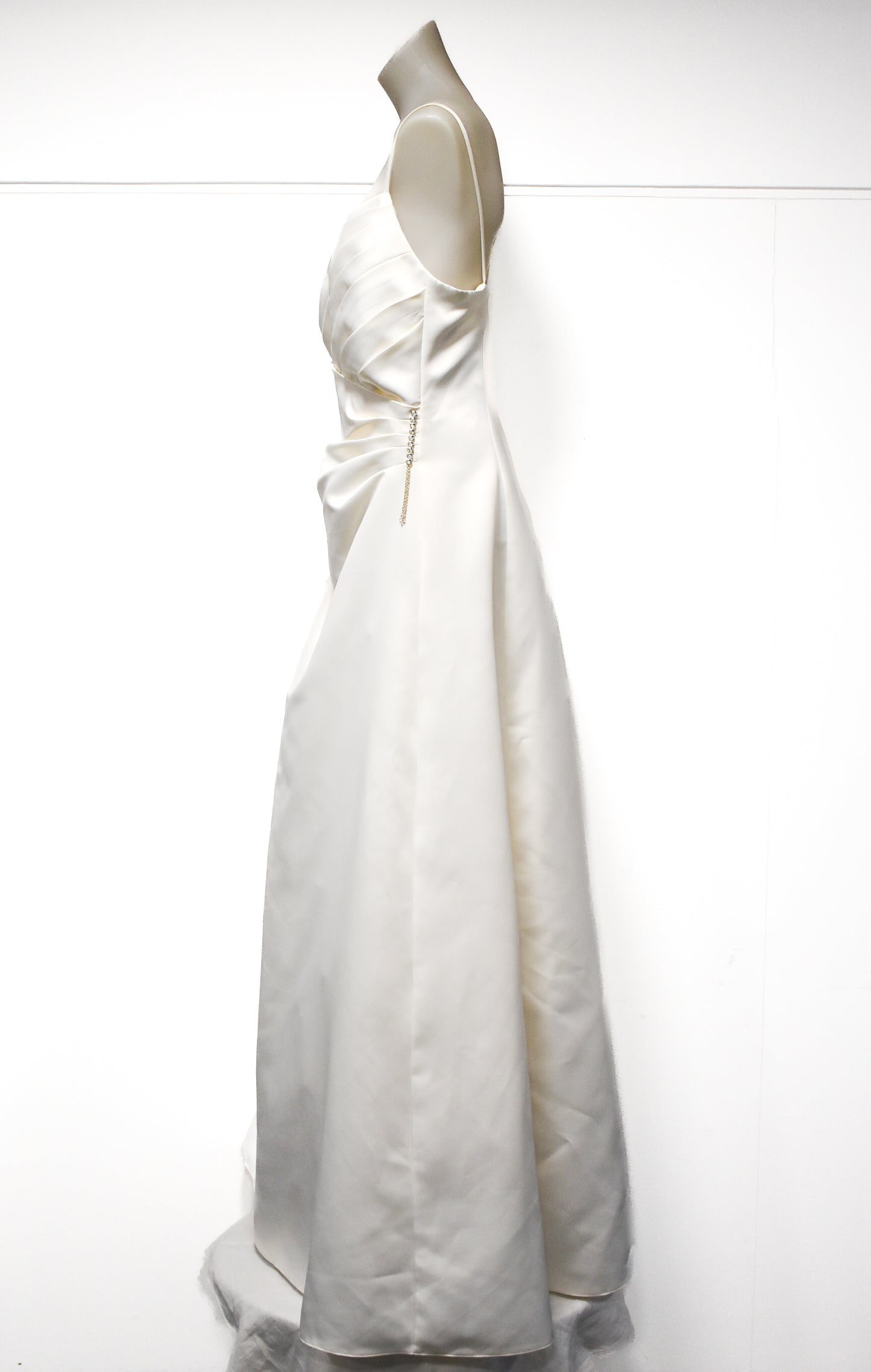 Gorgeous Mari Gourlay wedding dress, 14