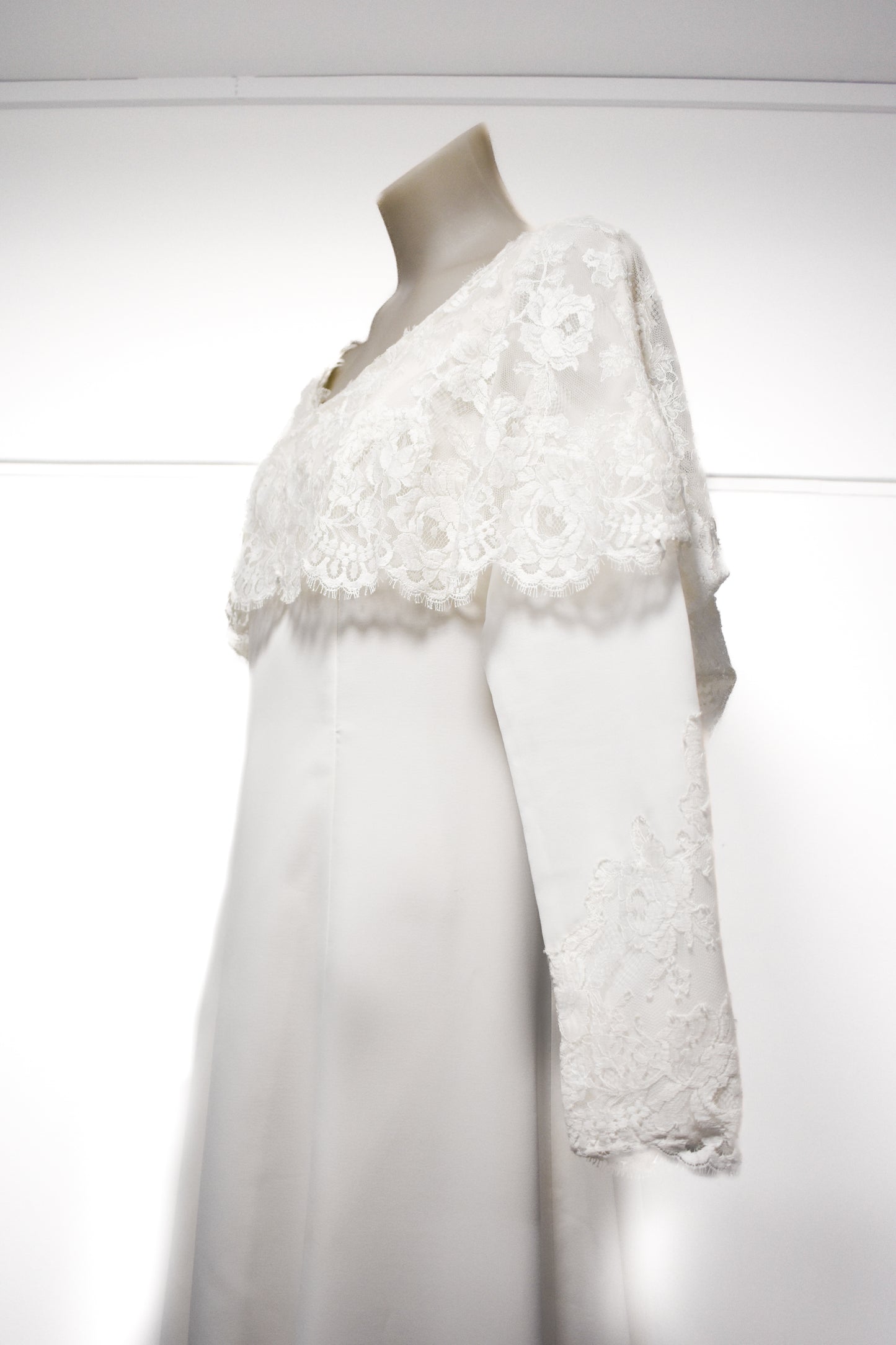 Dundee fashions vintage wedding dress