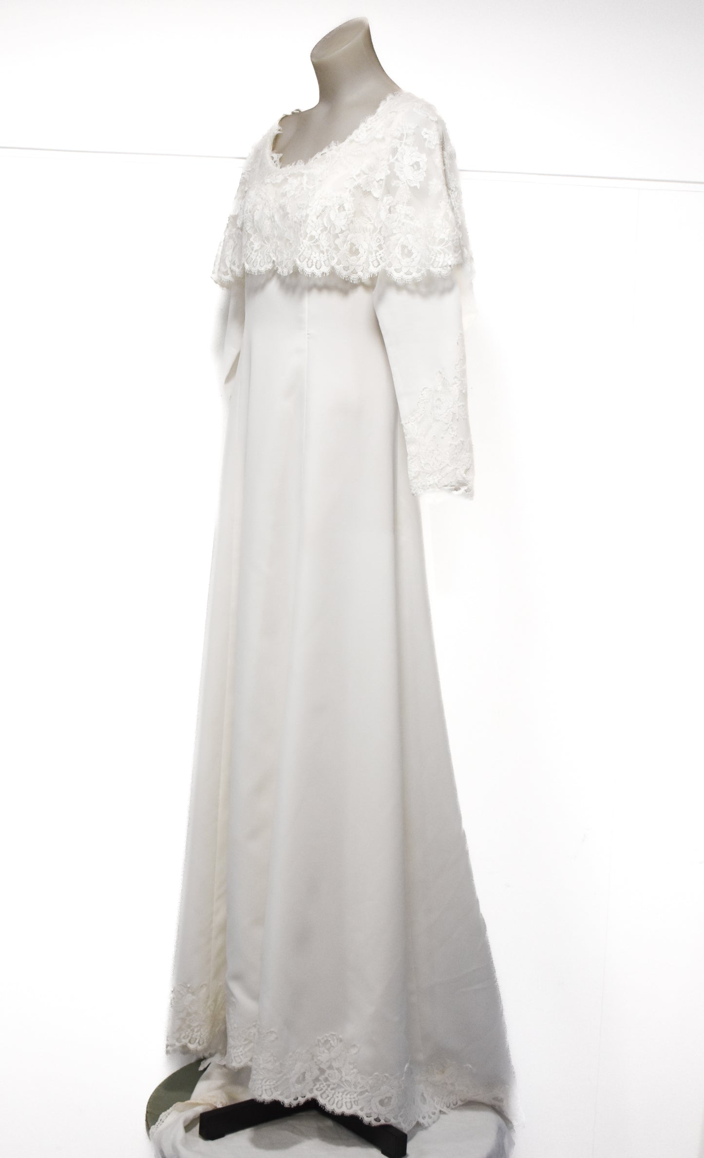 Dundee fashions vintage wedding dress