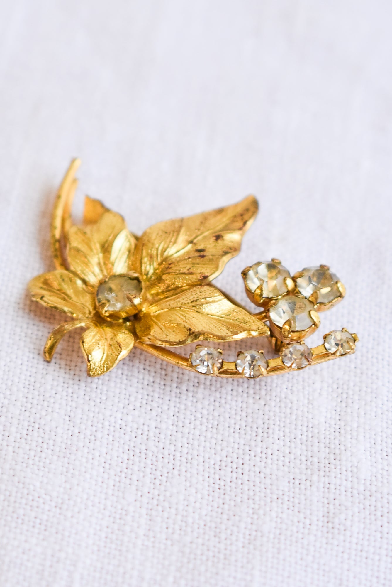 Maple leaf gold coloured broach