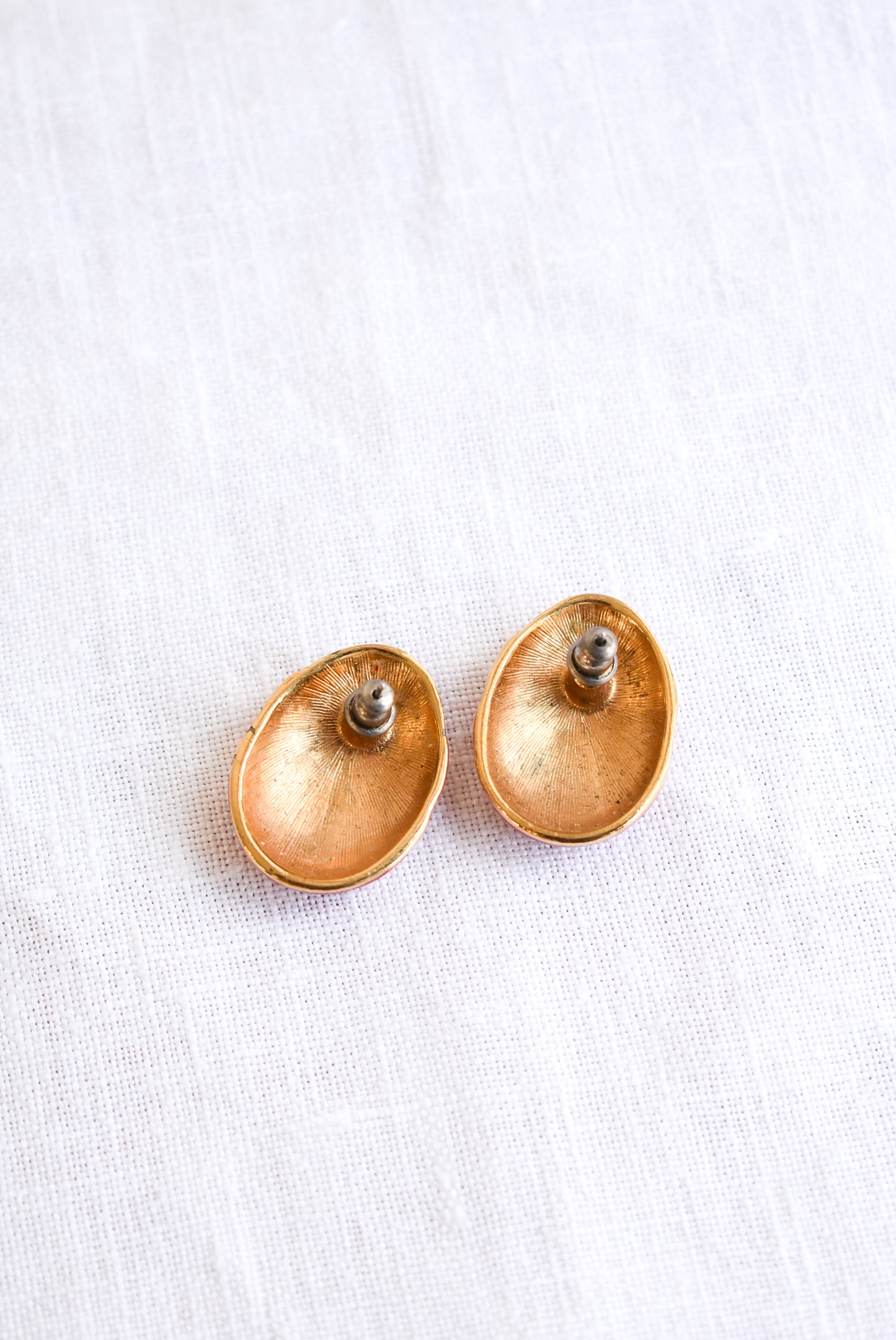 Funky red/gold oval stud earrings