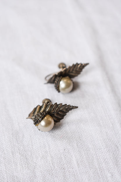 Vintage faux pearl leaf screw on earrings