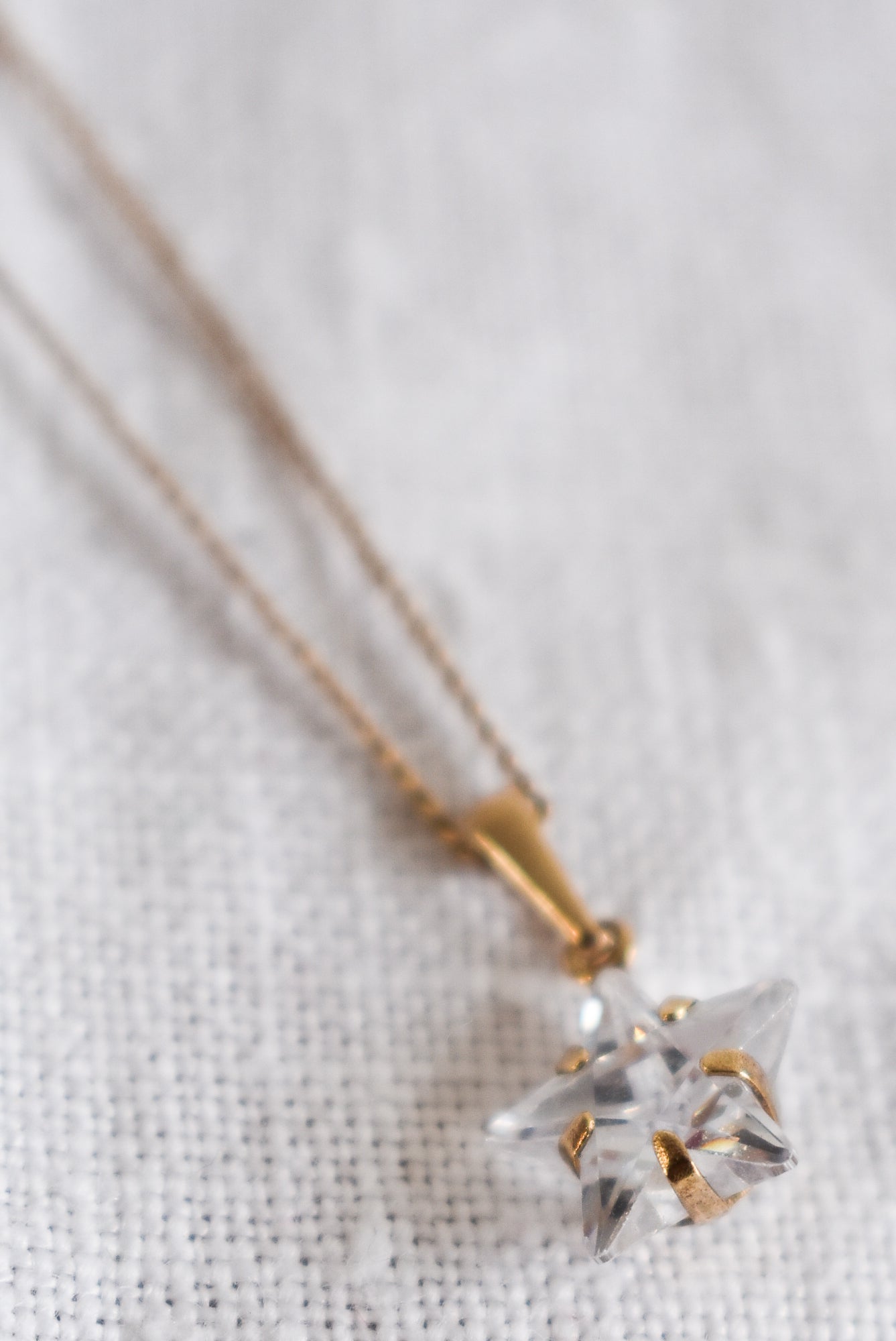 Gorgeous 9ct gold CZ star necklace