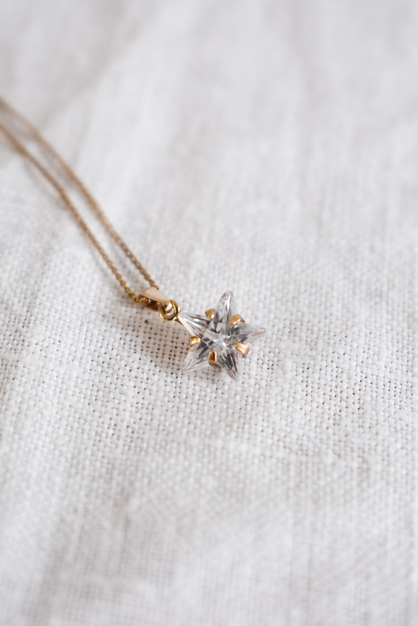 Gorgeous 9ct gold CZ star necklace