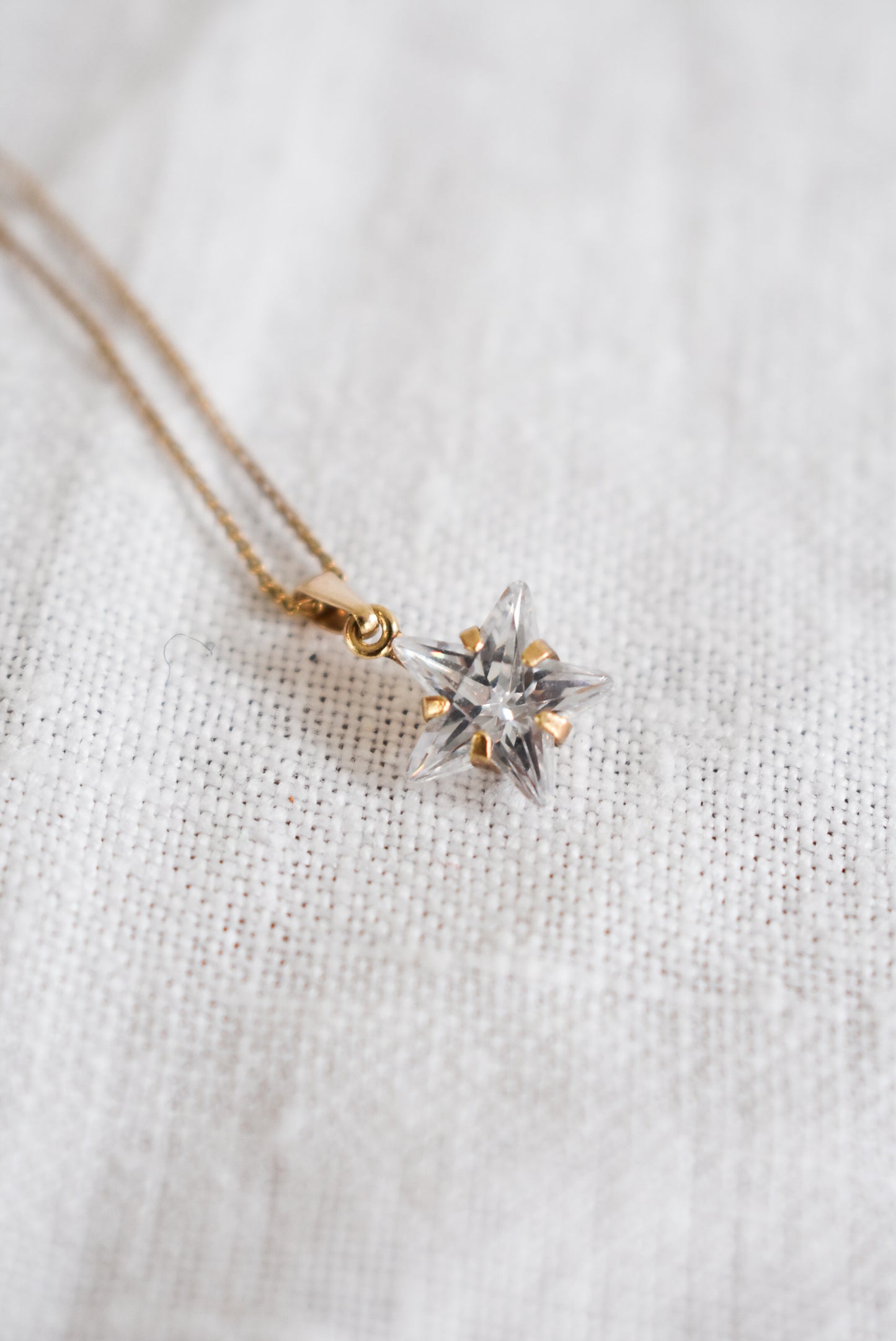 Gorgeous 9ct gold CZ star necklace