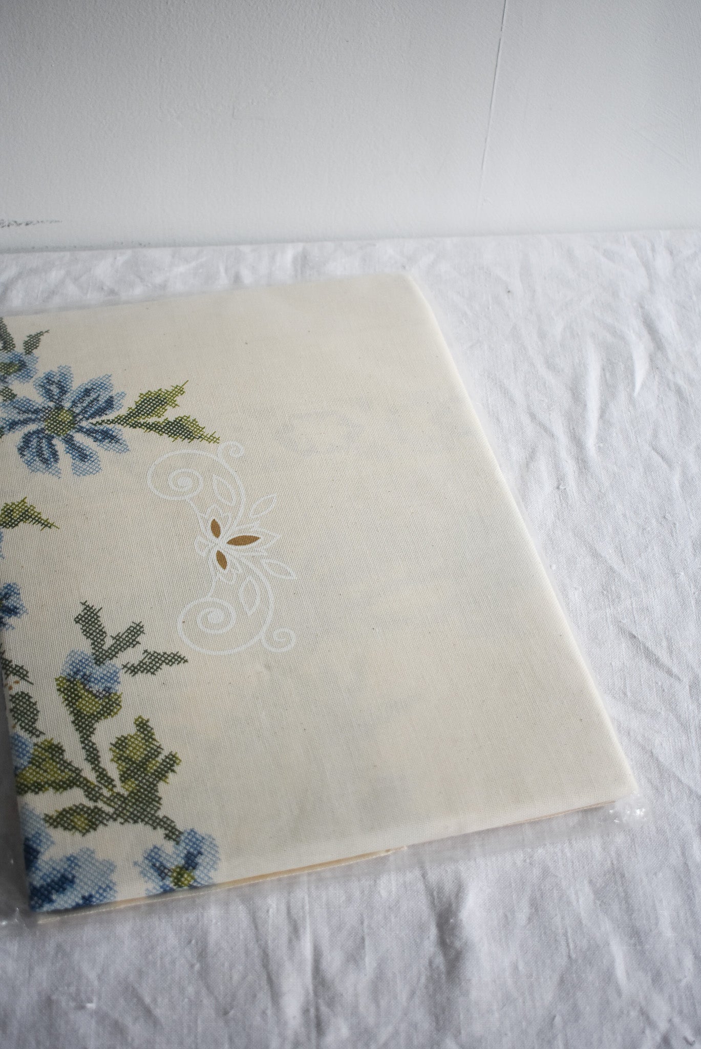 Large painted table cloth, brand new