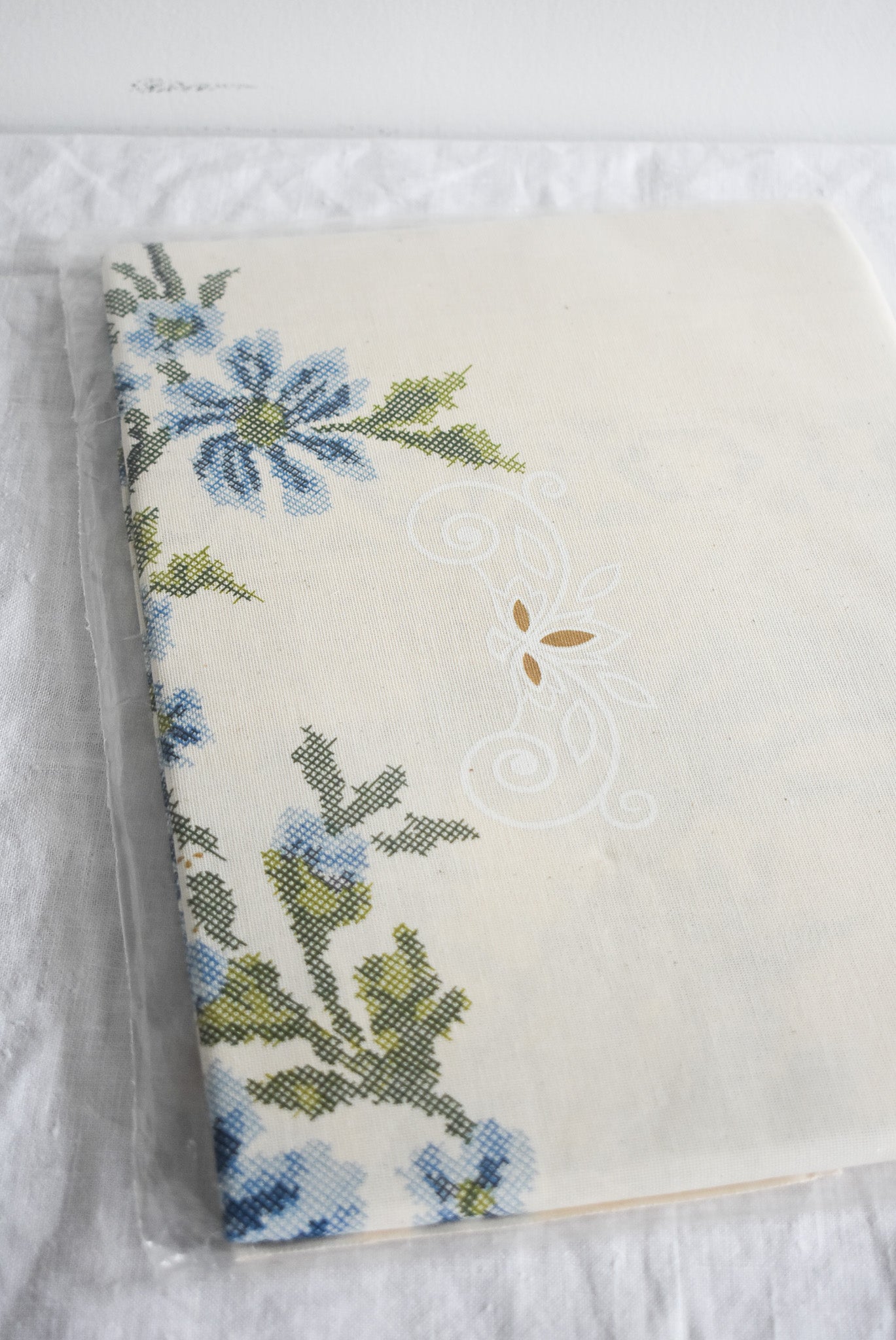 Large painted table cloth, brand new