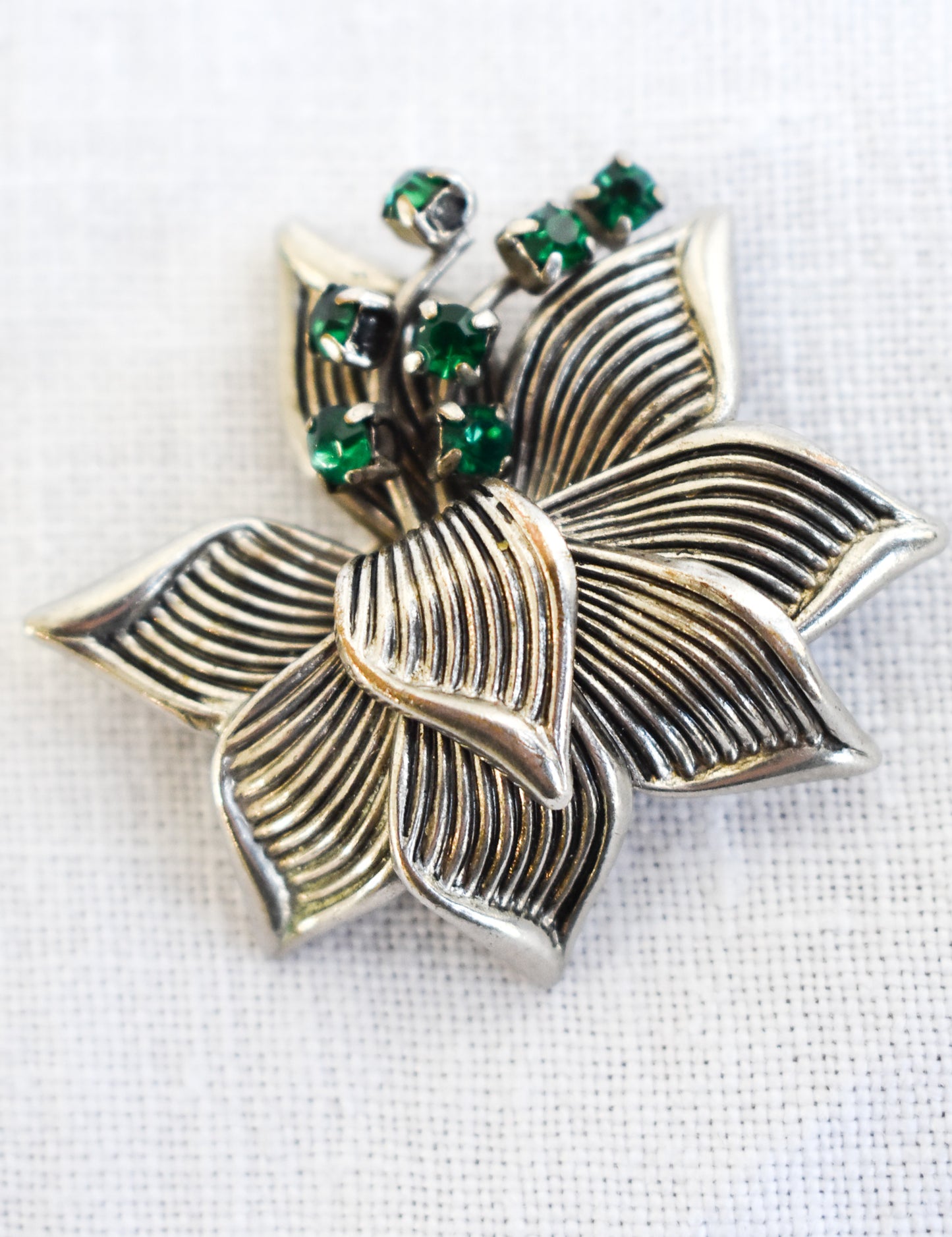 Flower power green brooch