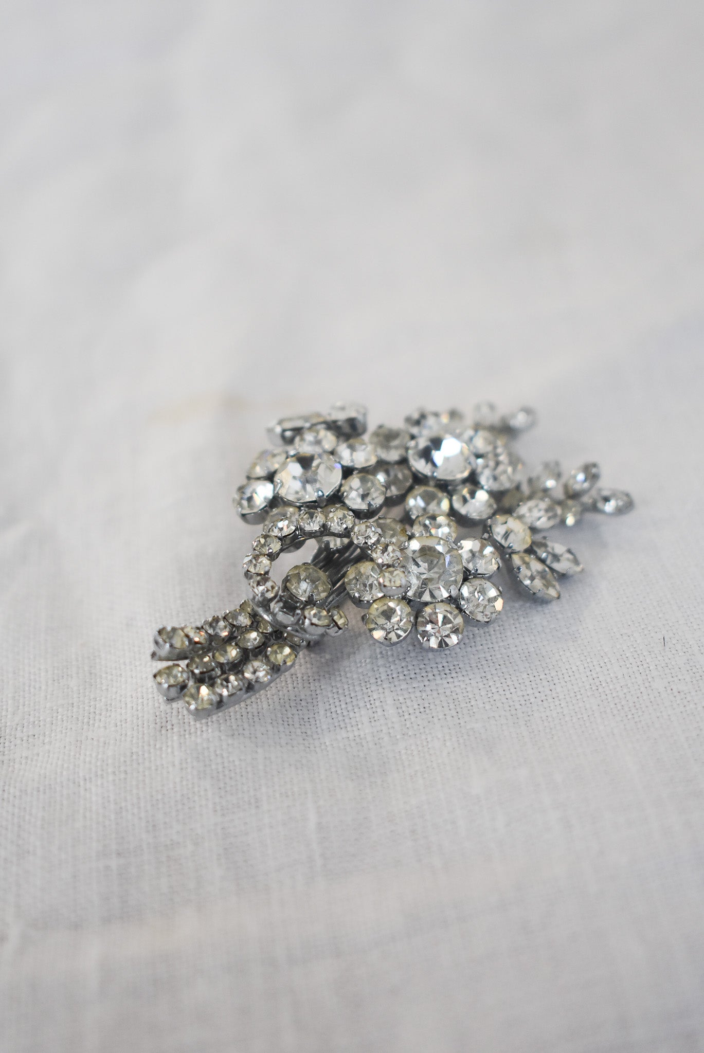 Retro sparkly spray of flowers brooch