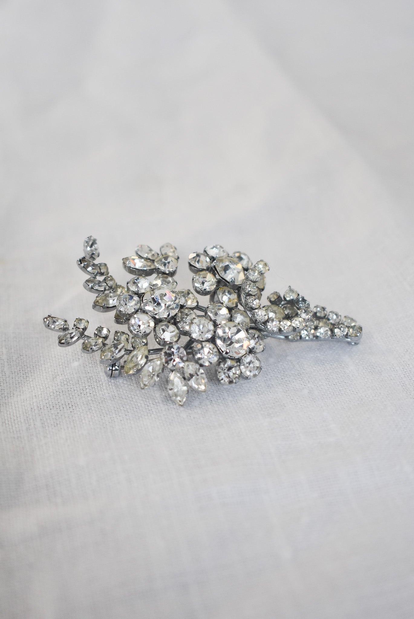 Retro sparkly spray of flowers brooch