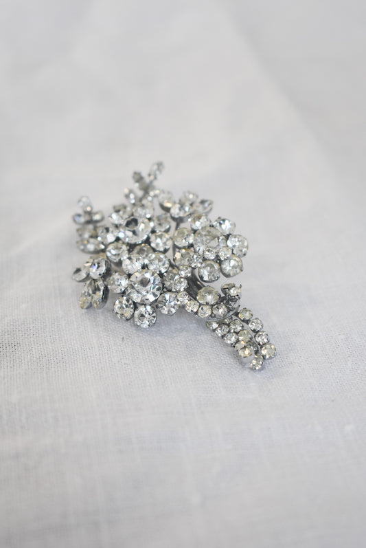 Retro sparkly spray of flowers brooch