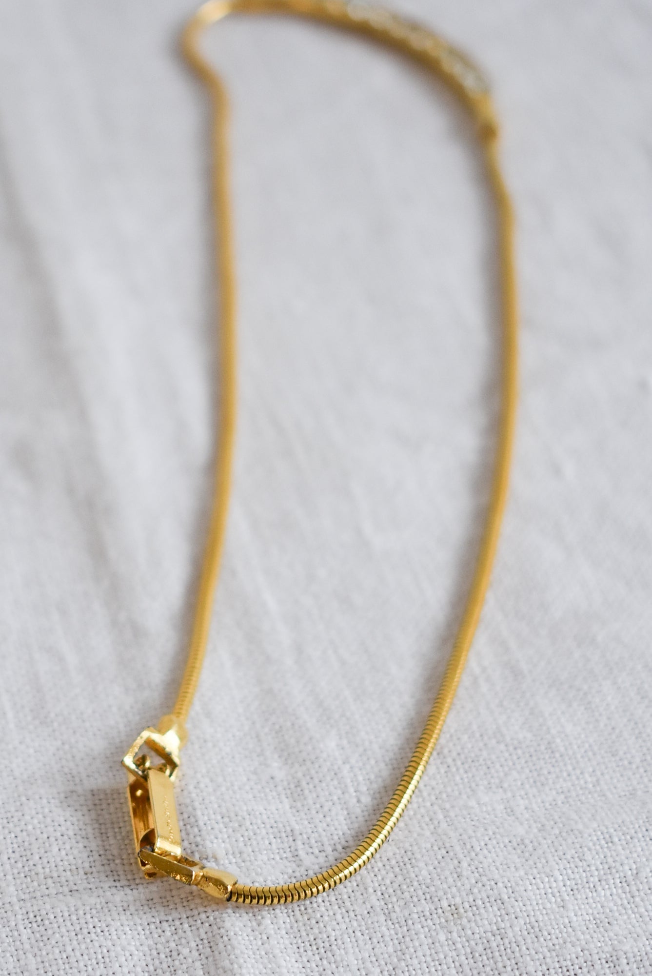 Retro golden snake chain choker