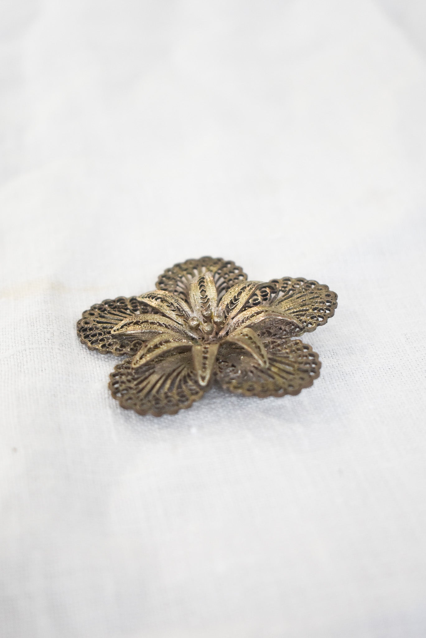 Vintage silver filigree flower brooch