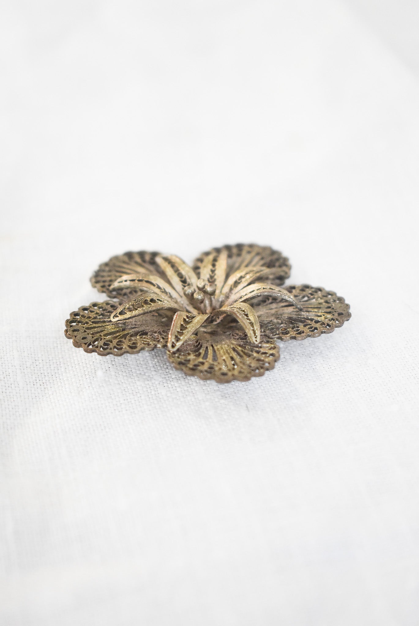 Vintage silver filigree flower brooch