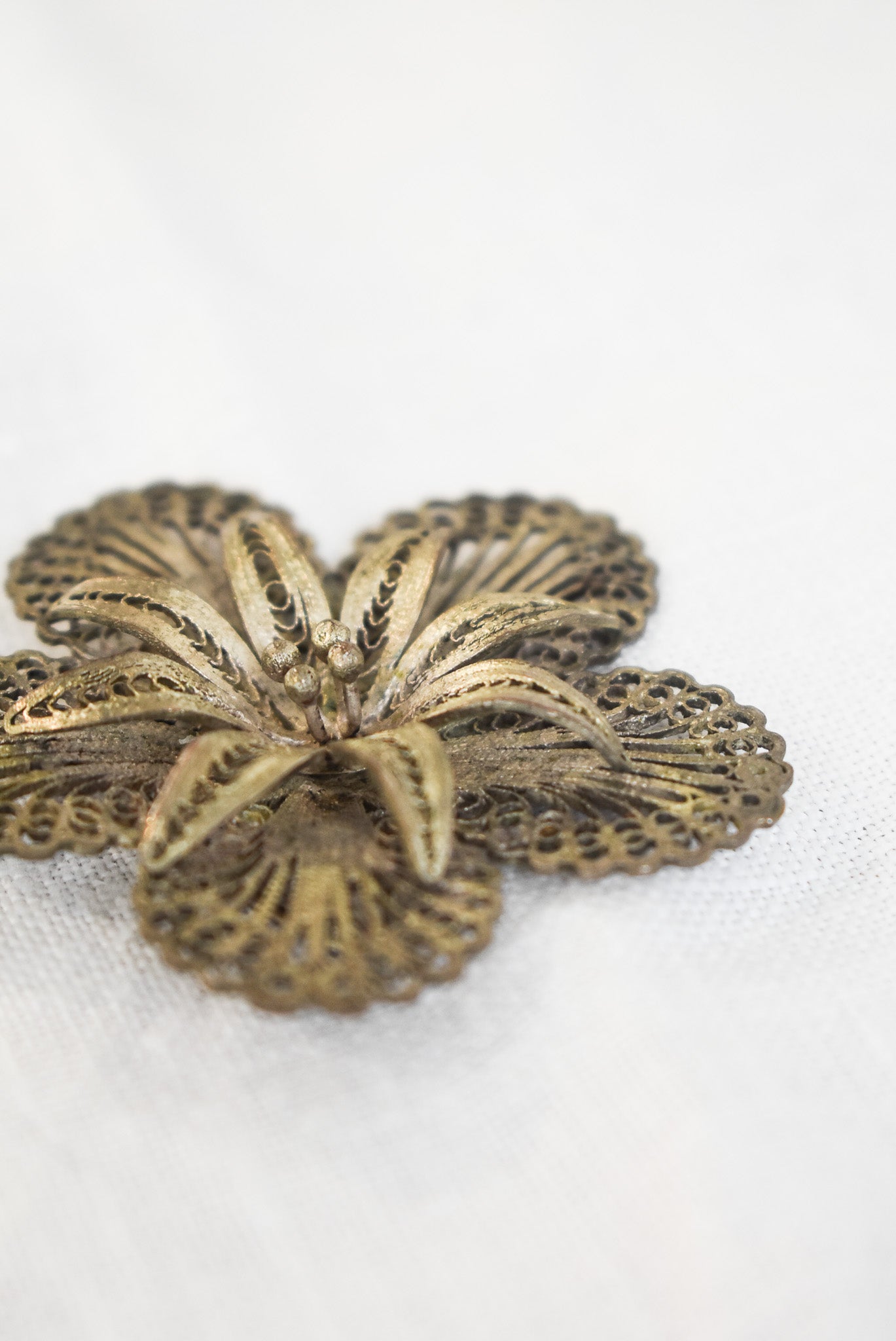 Vintage silver filigree flower brooch