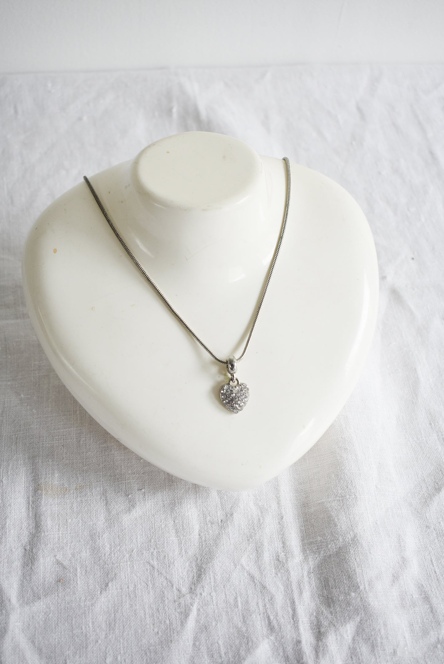 Glitzy heart snake chain necklace