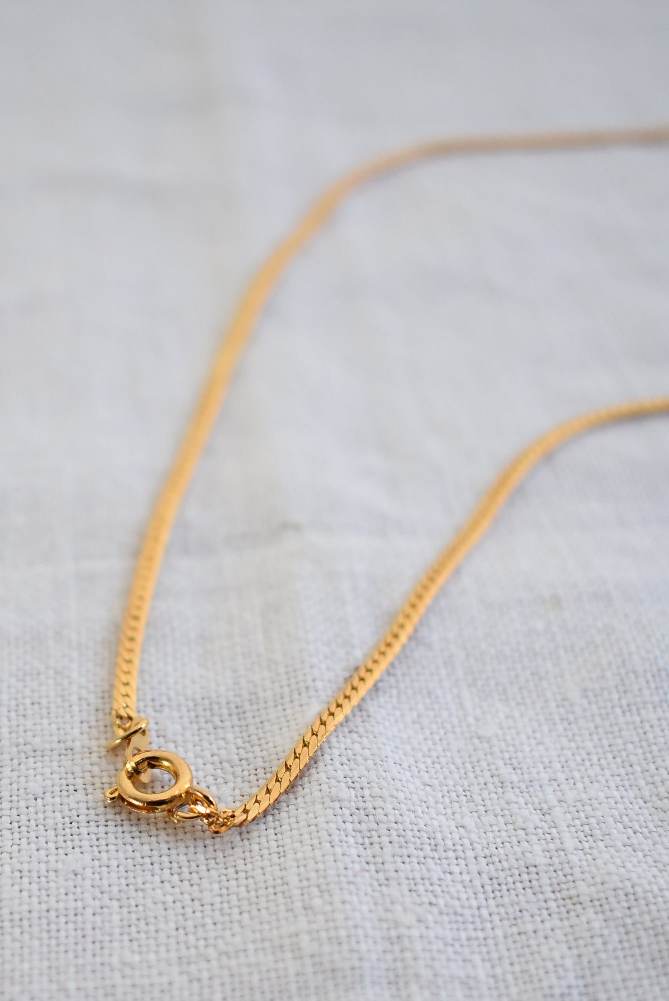 Gorgeous golden s chain necklace