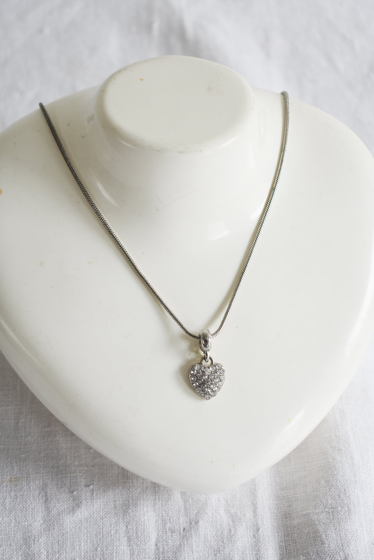 Glitzy heart snake chain necklace