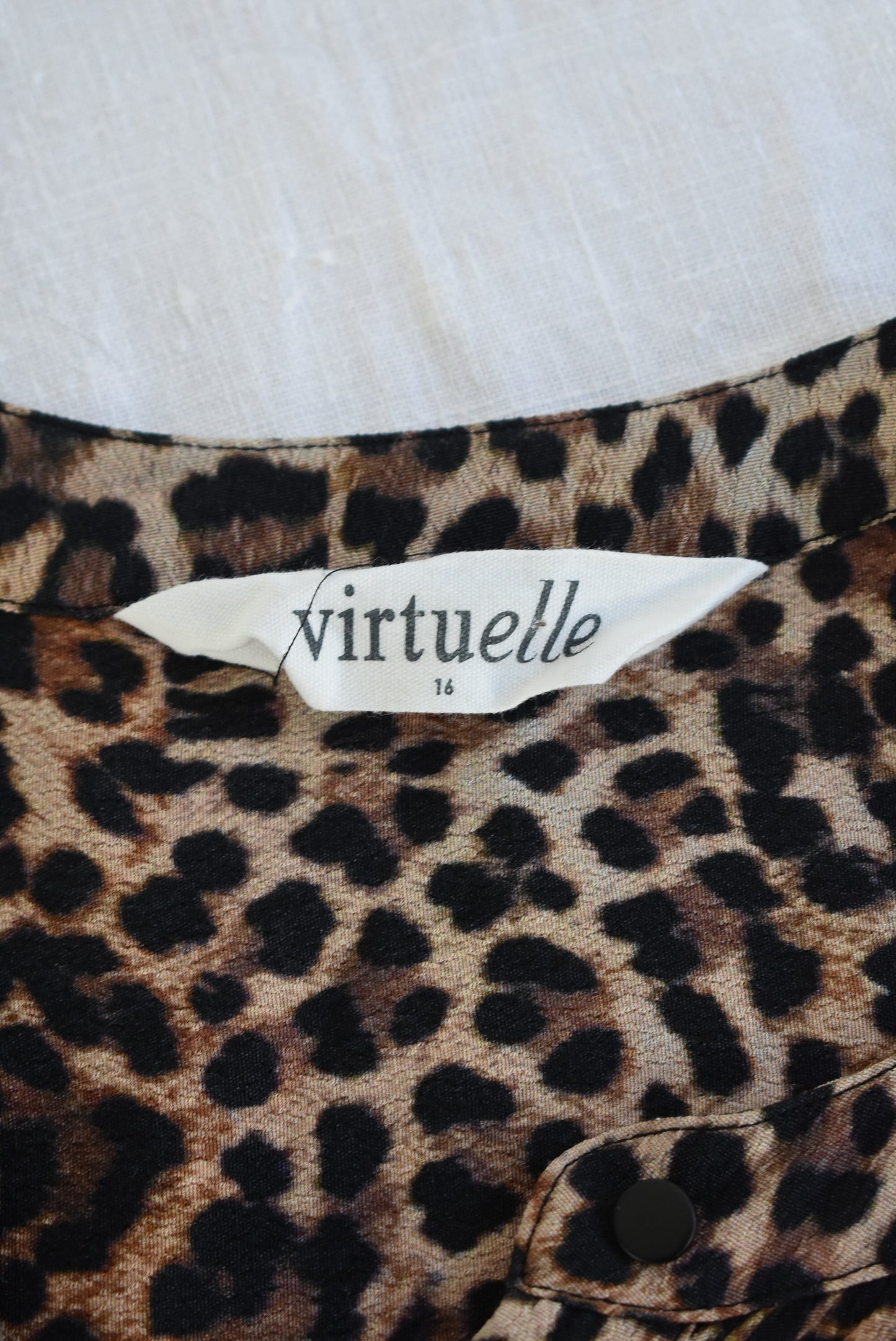 Virtuelle Leopard Print Top, 16