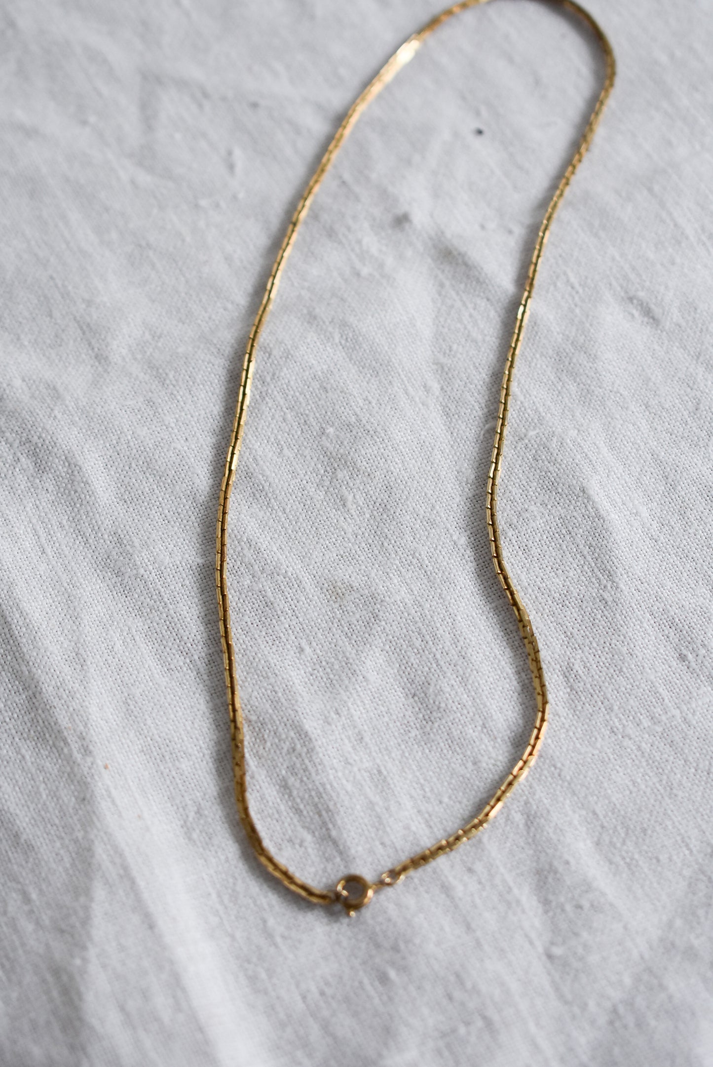 Gorgeous golden square chain