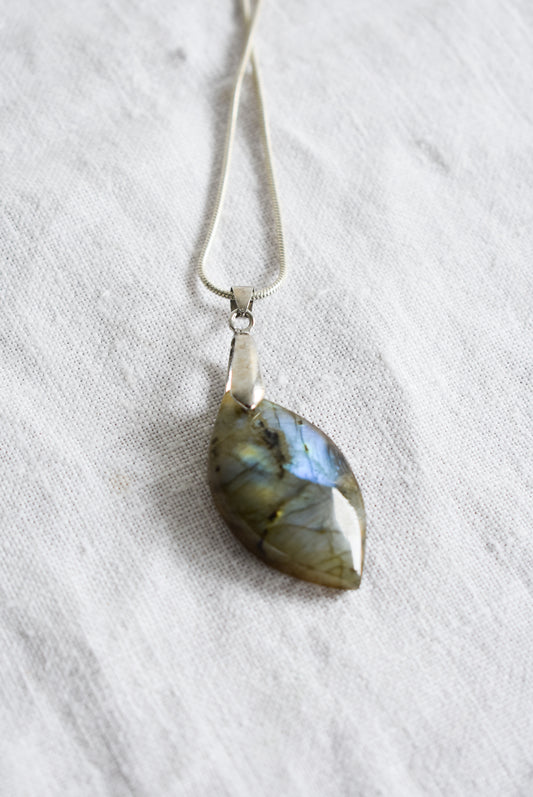 Gorgeous Labradorite pendant on silver toned snake chain